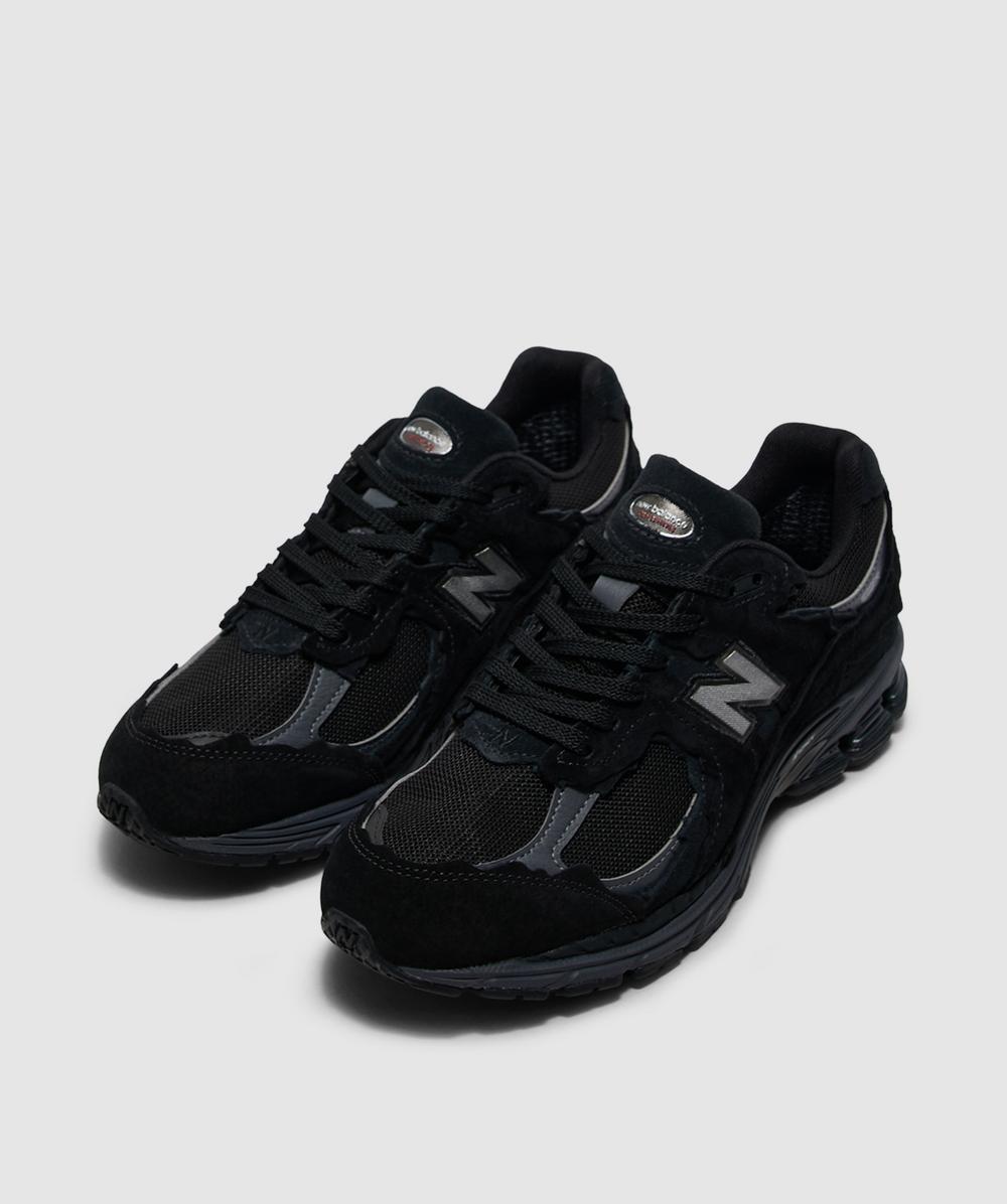 New Balance 2002R Gore-Tex Protection Pack Sneaker Magnet in Black