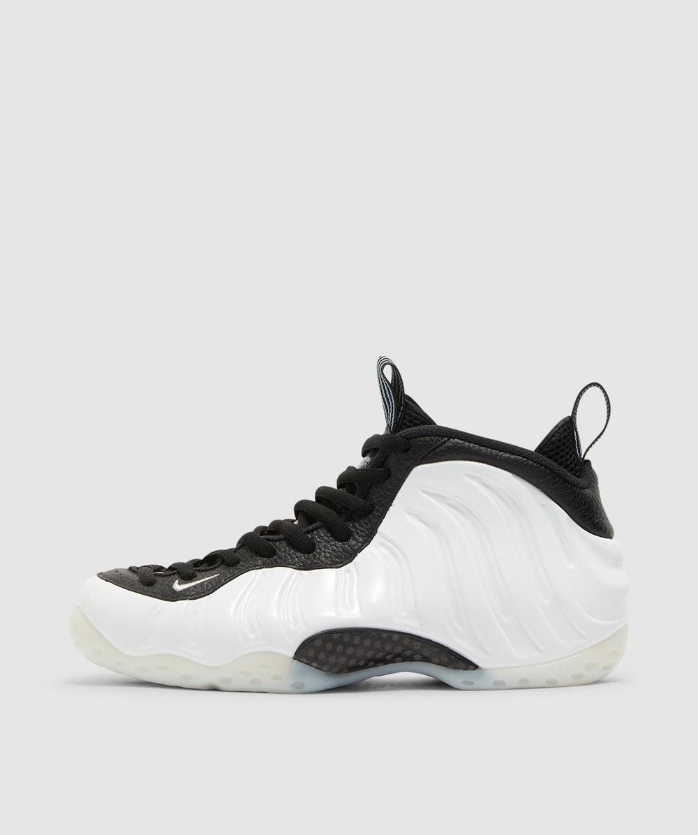 Black glitter foamposites 2025