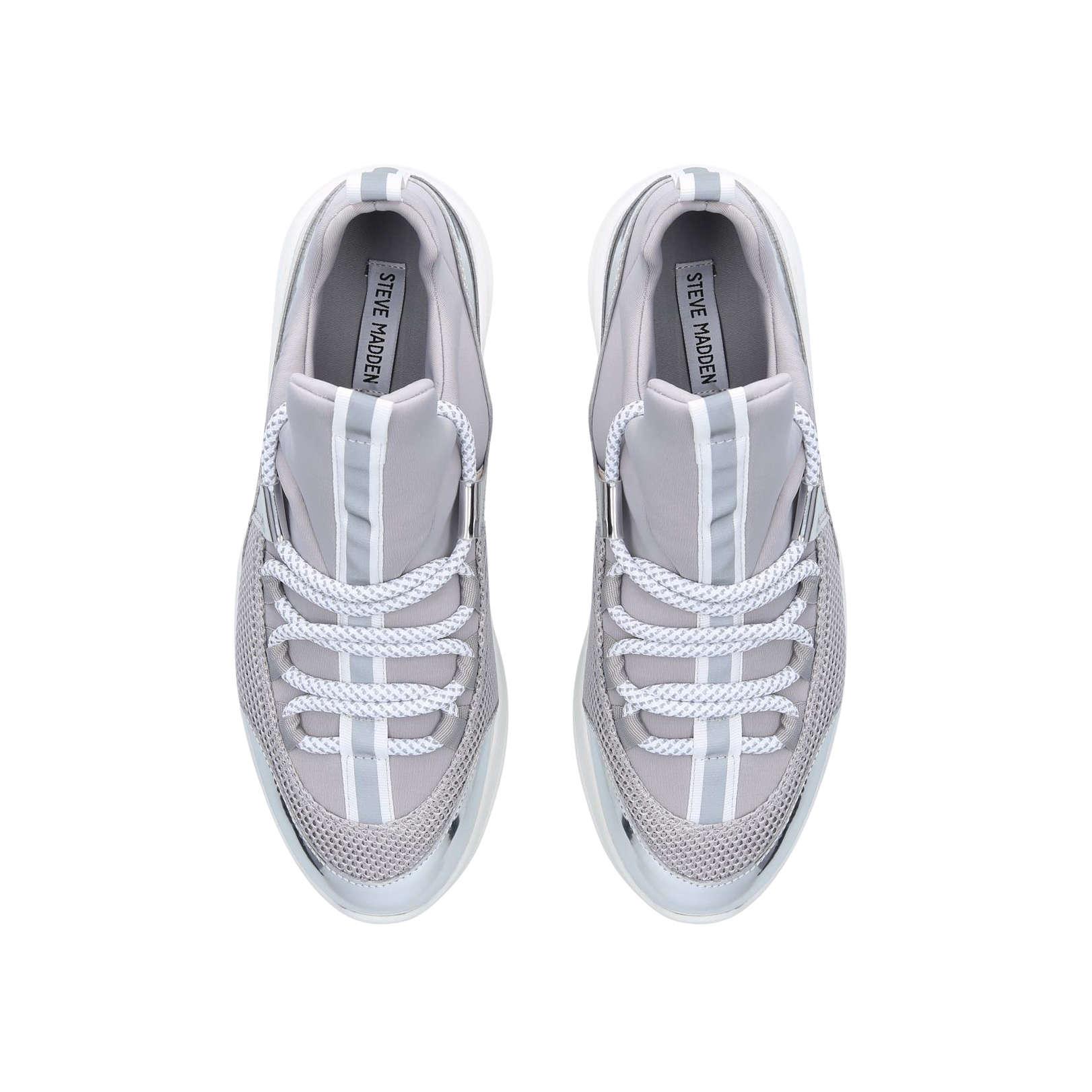 steve madden flat sneakers