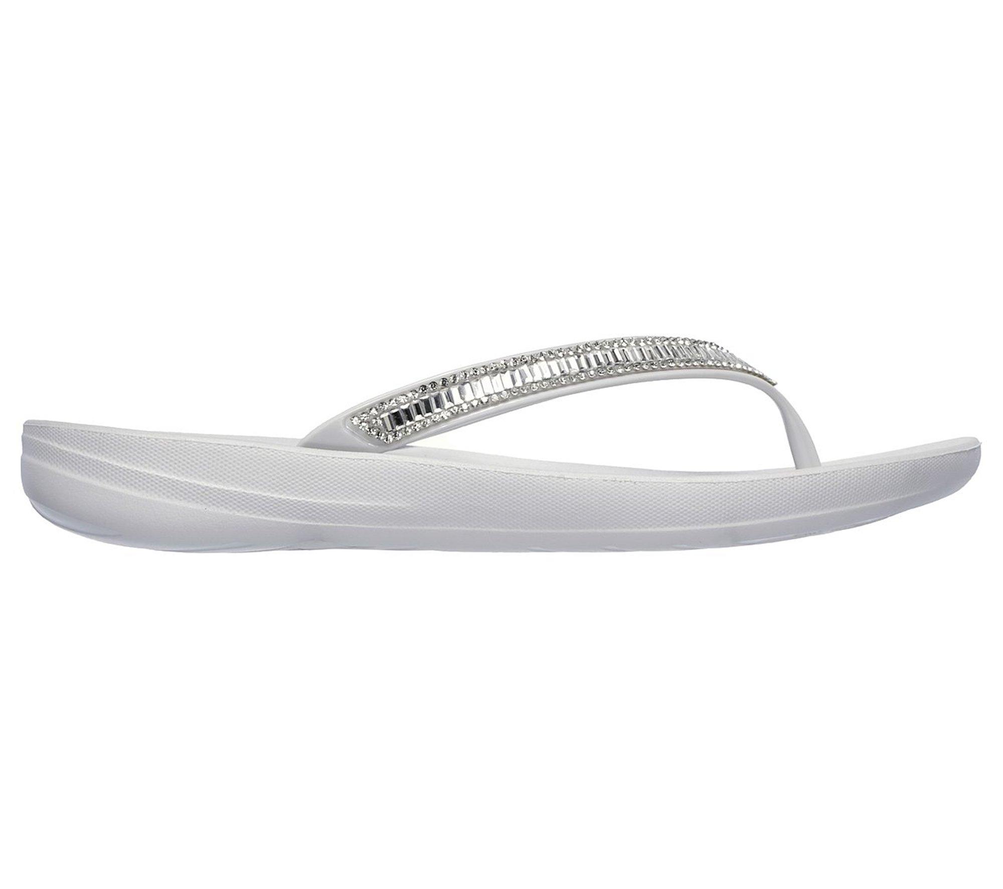 skechers bungalow poolside
