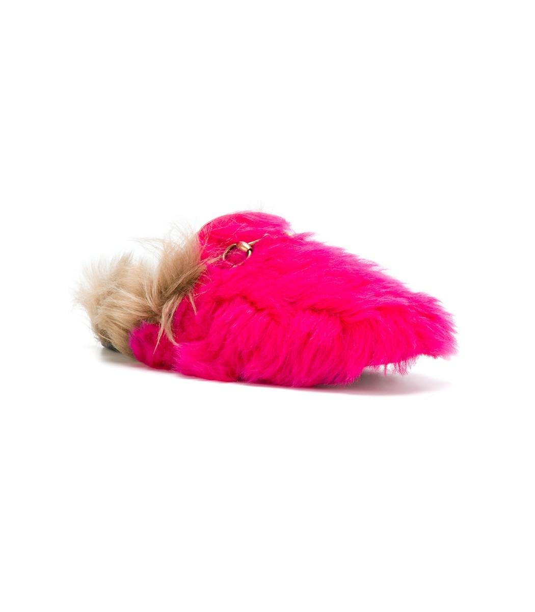 gyldige dødbringende Sherlock Holmes Gucci Leather Fuschia Furry Princetown Slide in Pink - Lyst