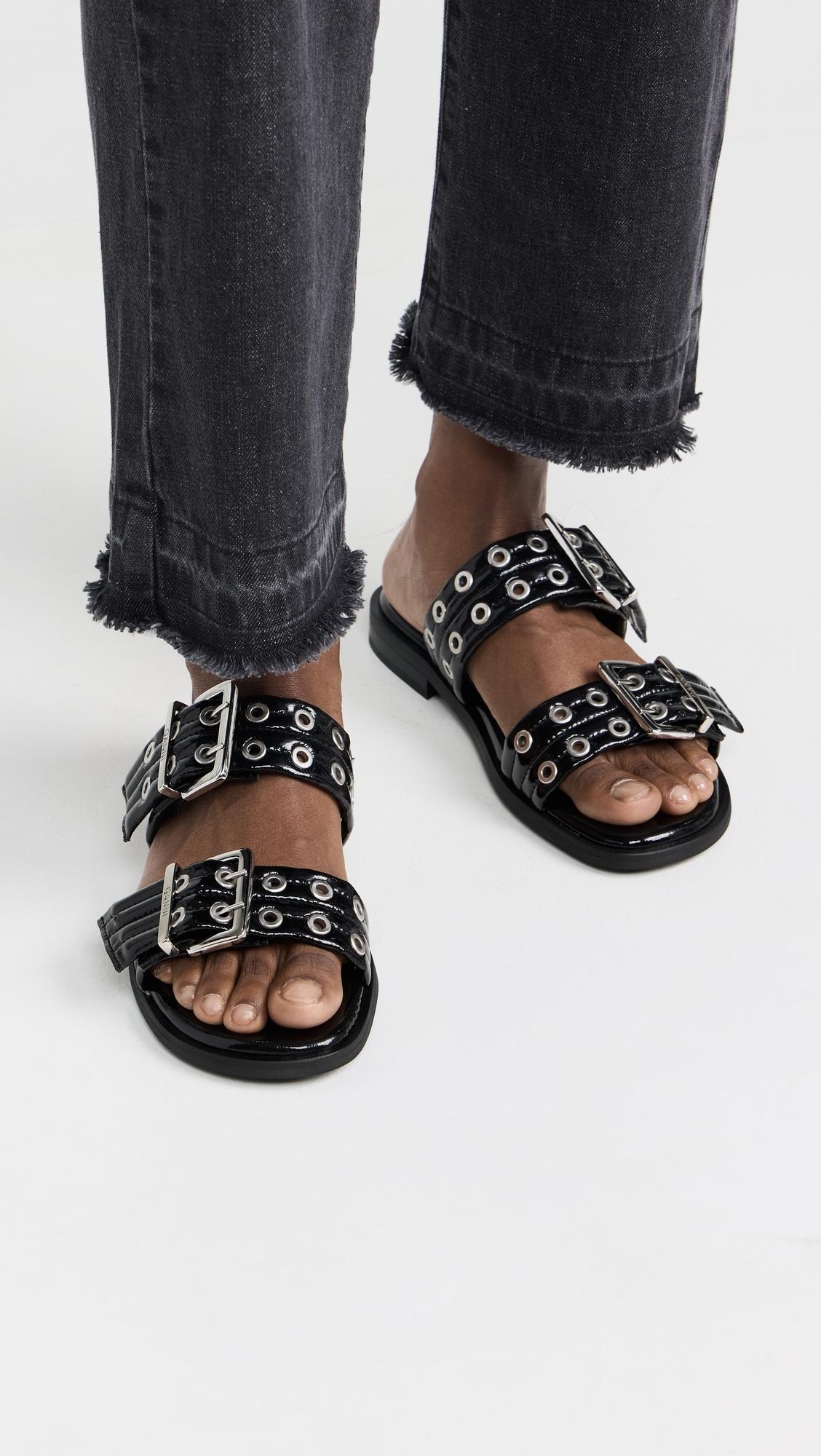 【GANNI】FEMININE BUCKLE TWO-STRAP SANDALS / 各色 Silver Silver Metallic Feminine Buckle Two-Strap Sandals