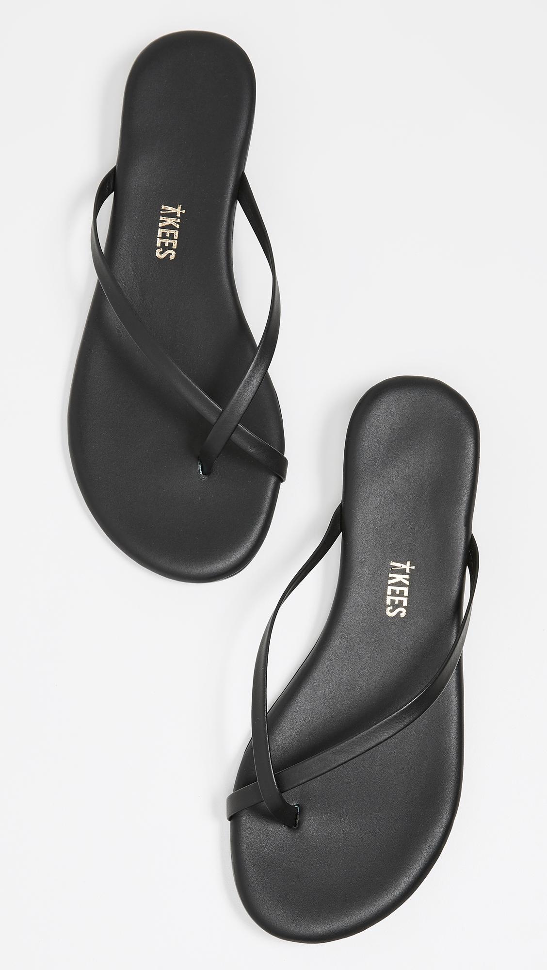 tkees white flip flops