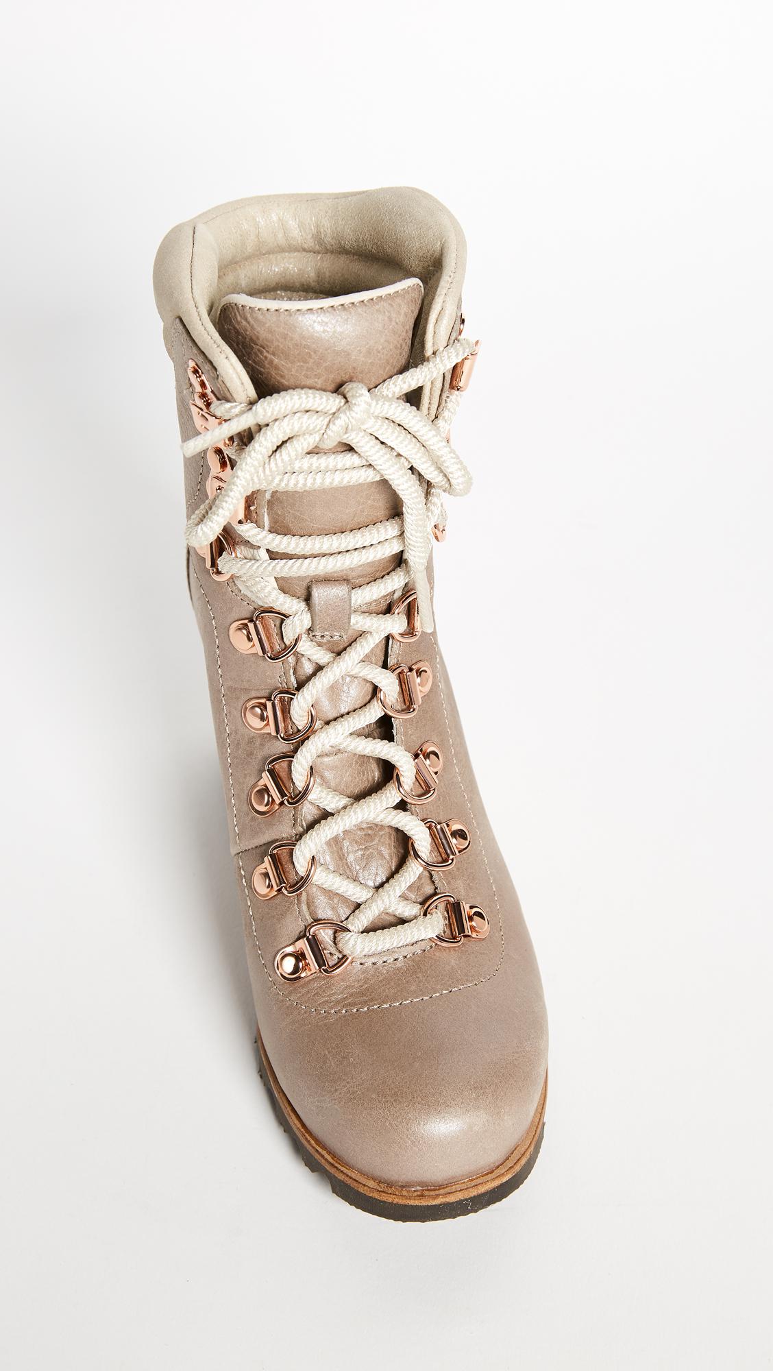 sorel conquest wedge holiday