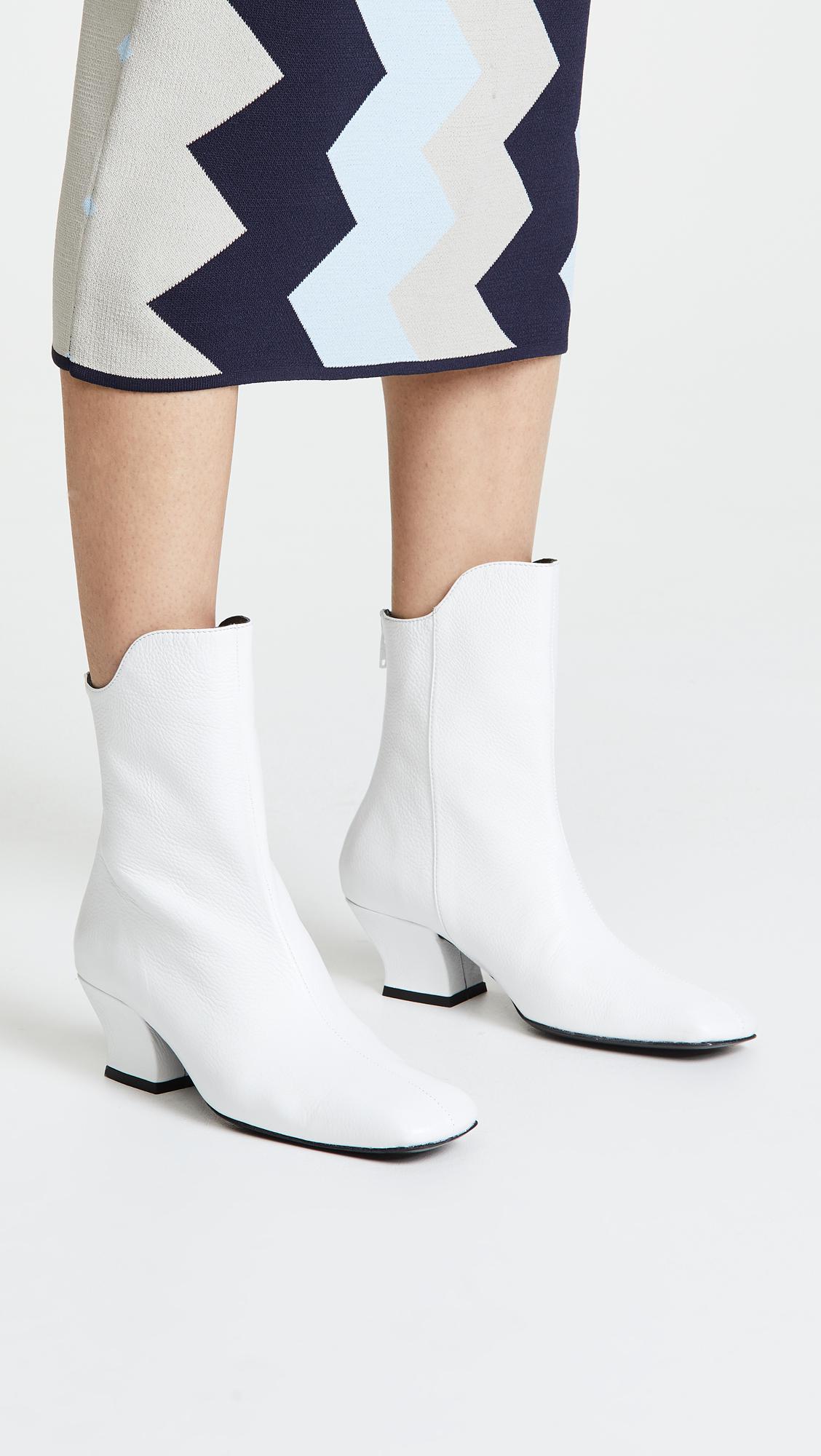 dorateymur white boots