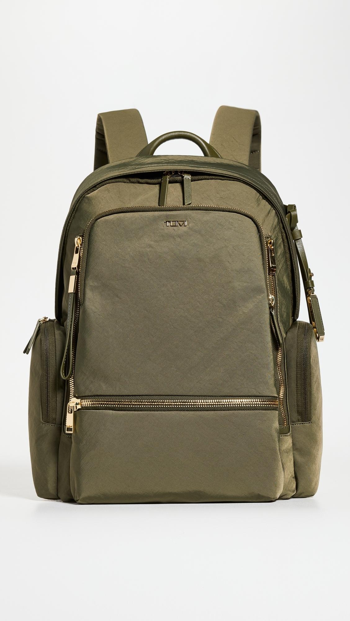 casey neistat tumi backpack WHAT'S IN MY BACKPACK | Trying the CASEY NEISTAT style!