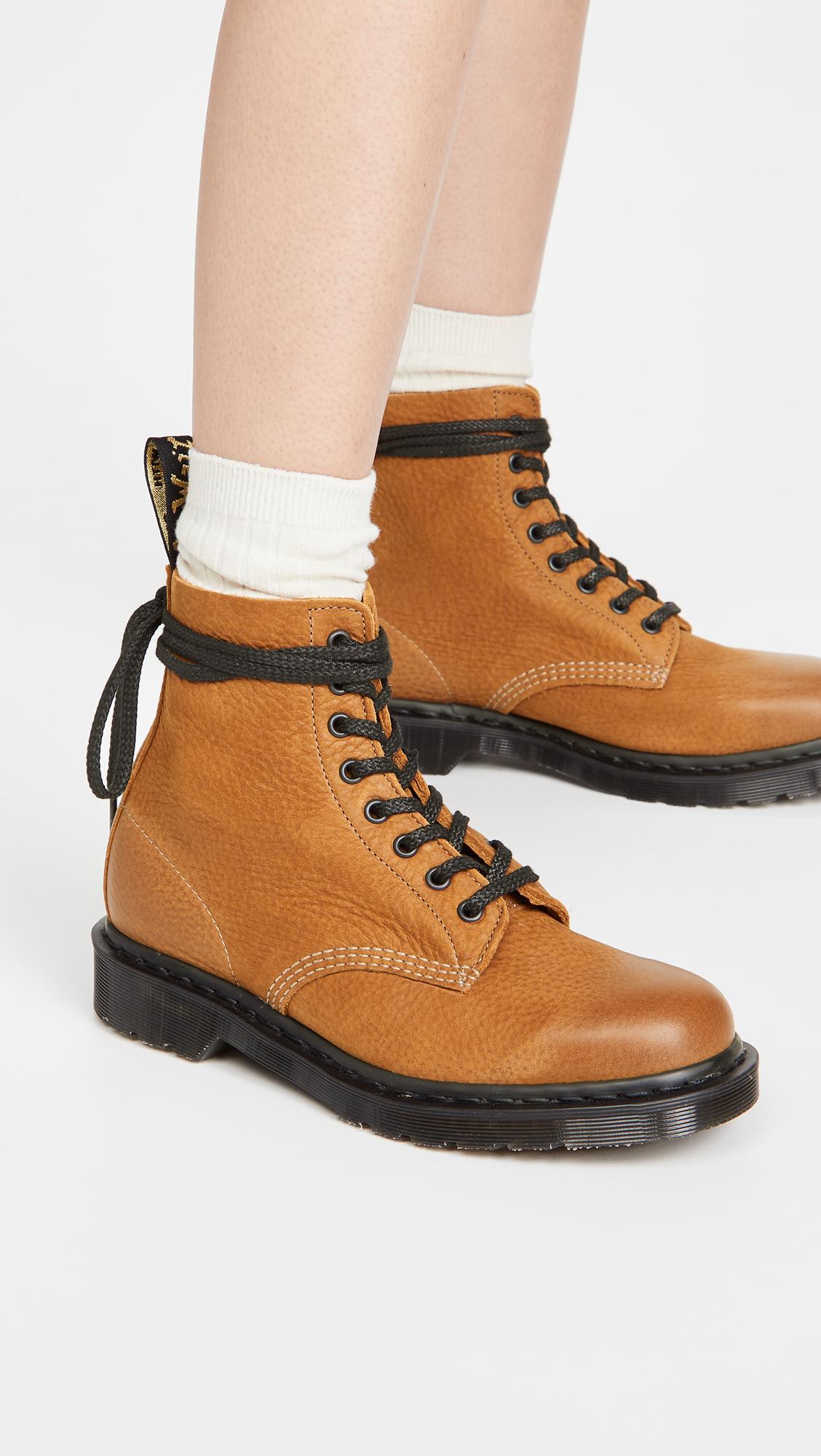 pascal 8 eye boots in black