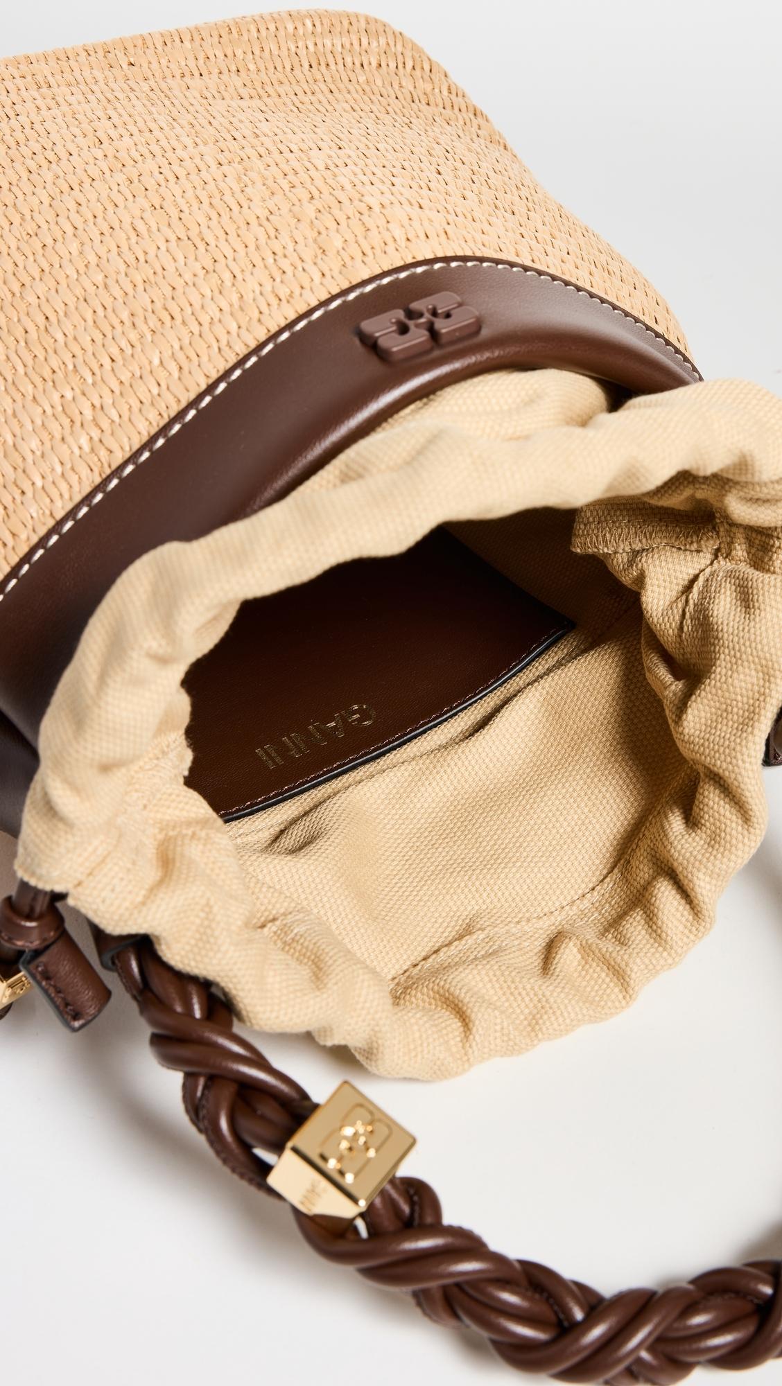 【GANNI】BOU ラフィア バケット バッグ Raffia Ganni Bou Raffia Bucket Bag - Nature | Garmentory