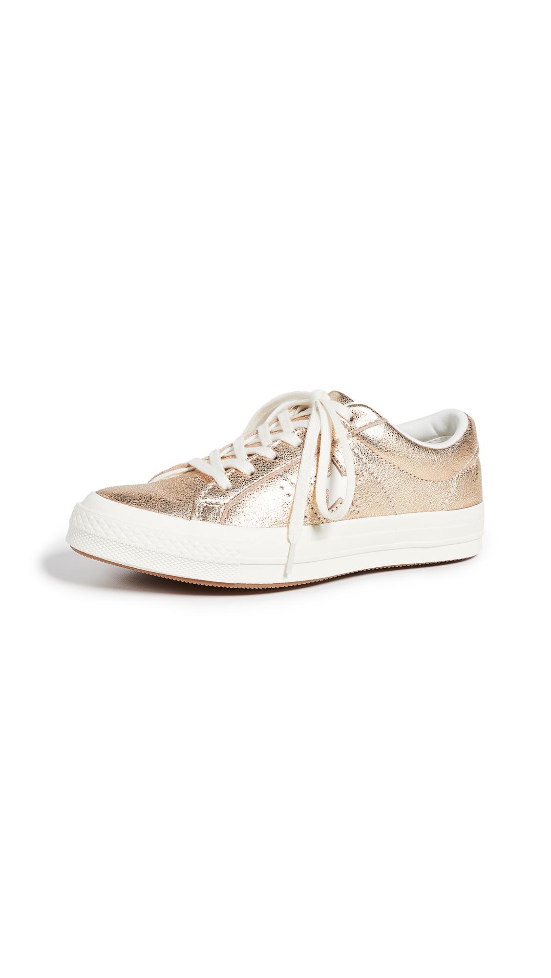 Converse One Star Ox Women's Shoes (trainers) In Gold in Metallic 