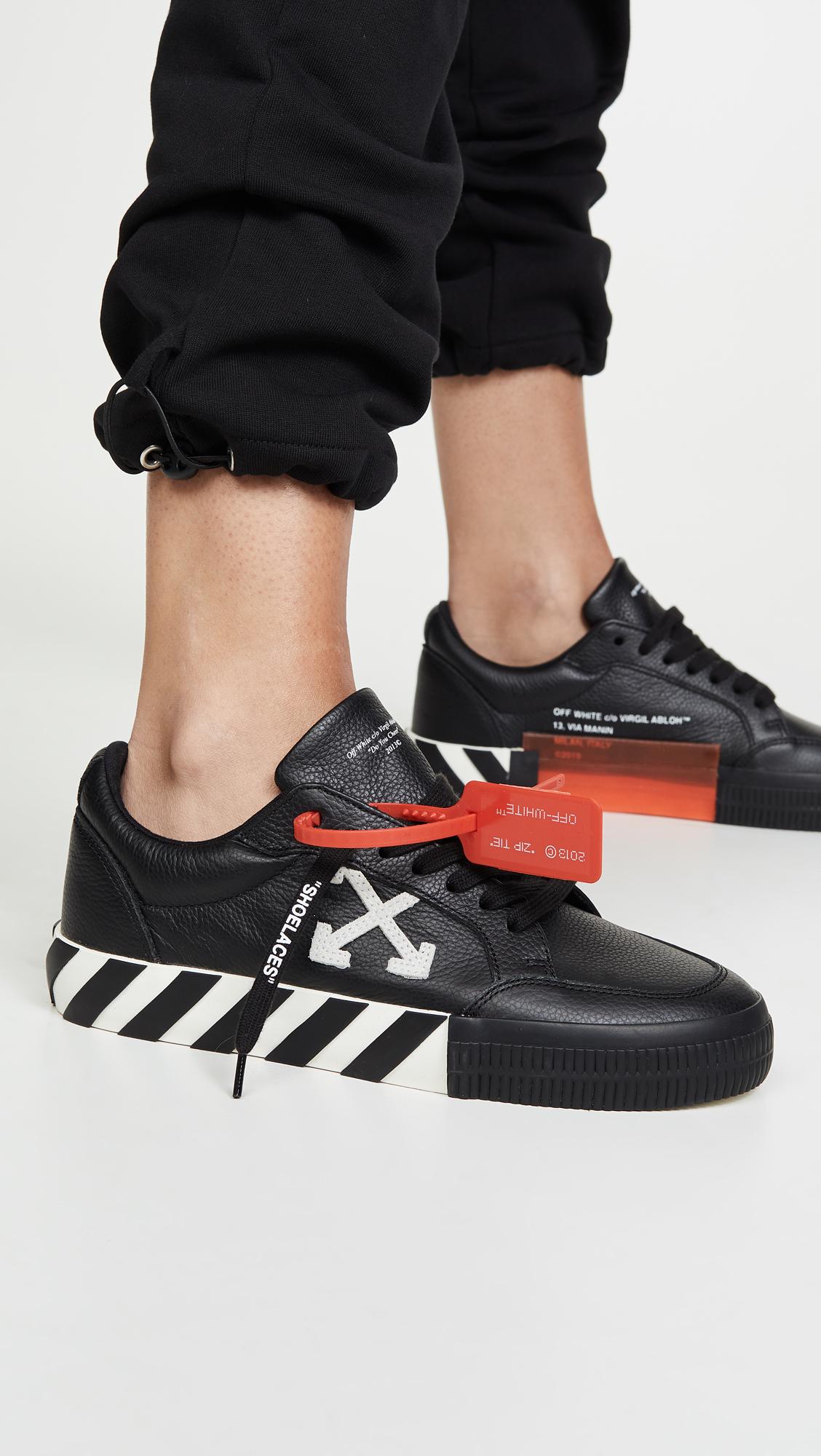 hørbar Hvert år sår Off-White c/o Virgil Abloh *icon Black Vulcanized Leather Sneakers With  Diagonal Stripes On The Sole And Arrows On The Side. - Lyst