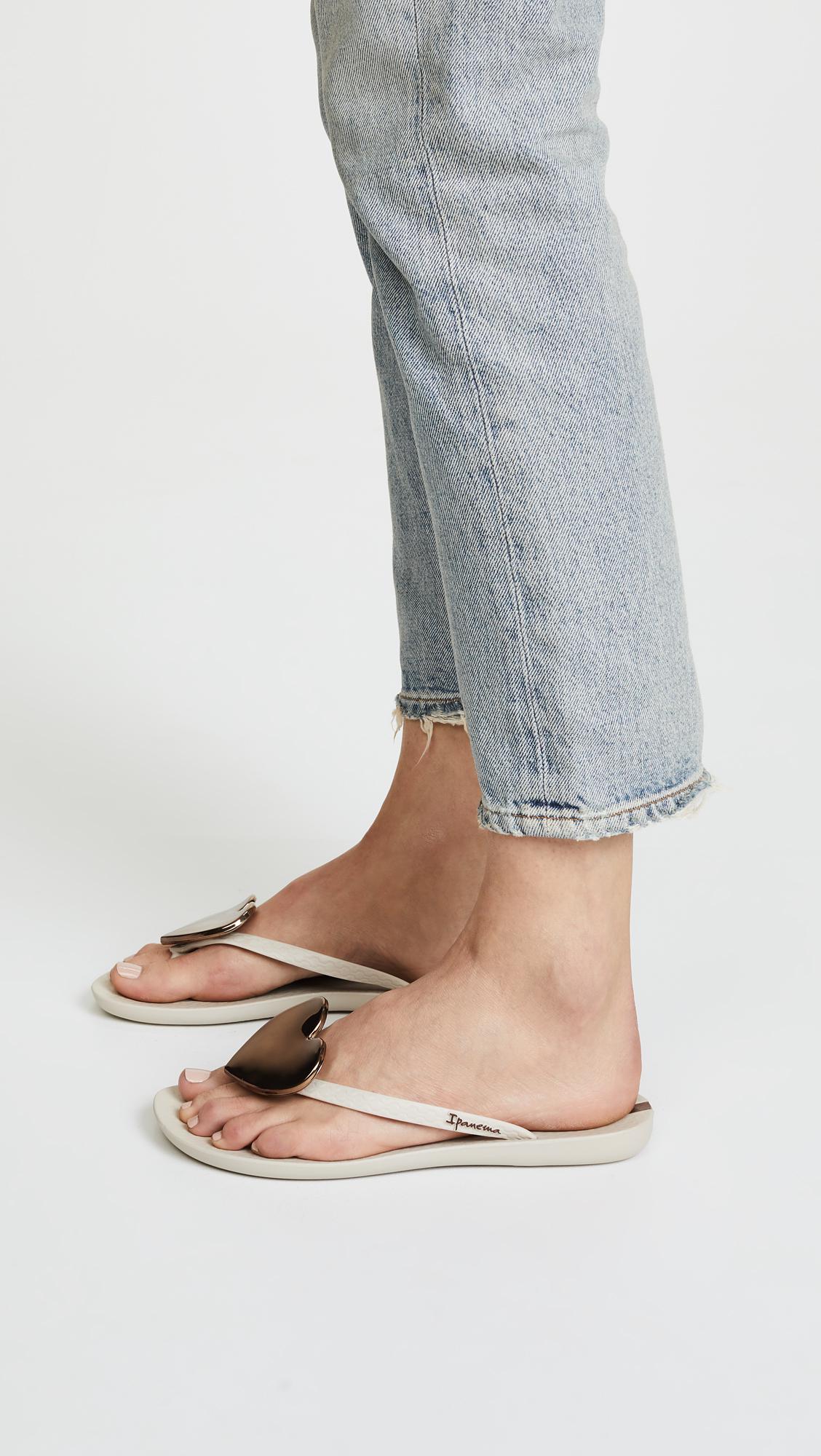ipanema wave flip flops