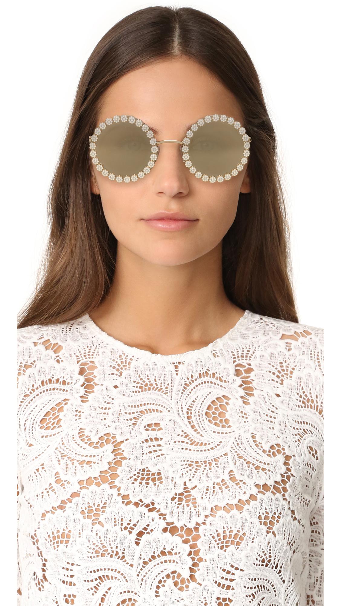 Dolce & Gabbana Daisy Round Sunglasses in White | Lyst