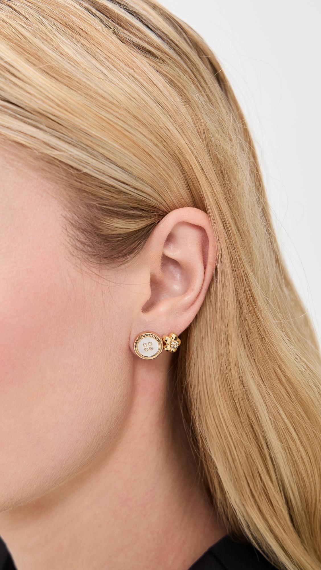 Marc Jacobs Daisy Micro Earrings in White | Lyst