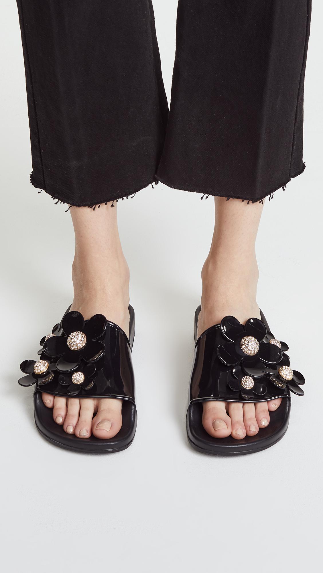 marc jacobs daisy sandals