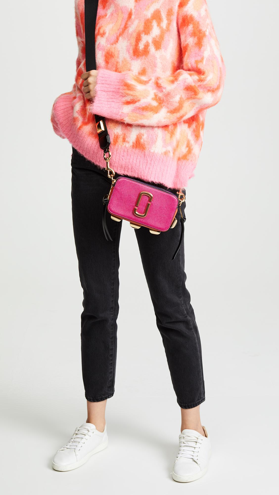 Pink sweatshirt Marc Jacobs snapshot bag #Petite #TrendToWatch  #marcjacobssnapshot #man…