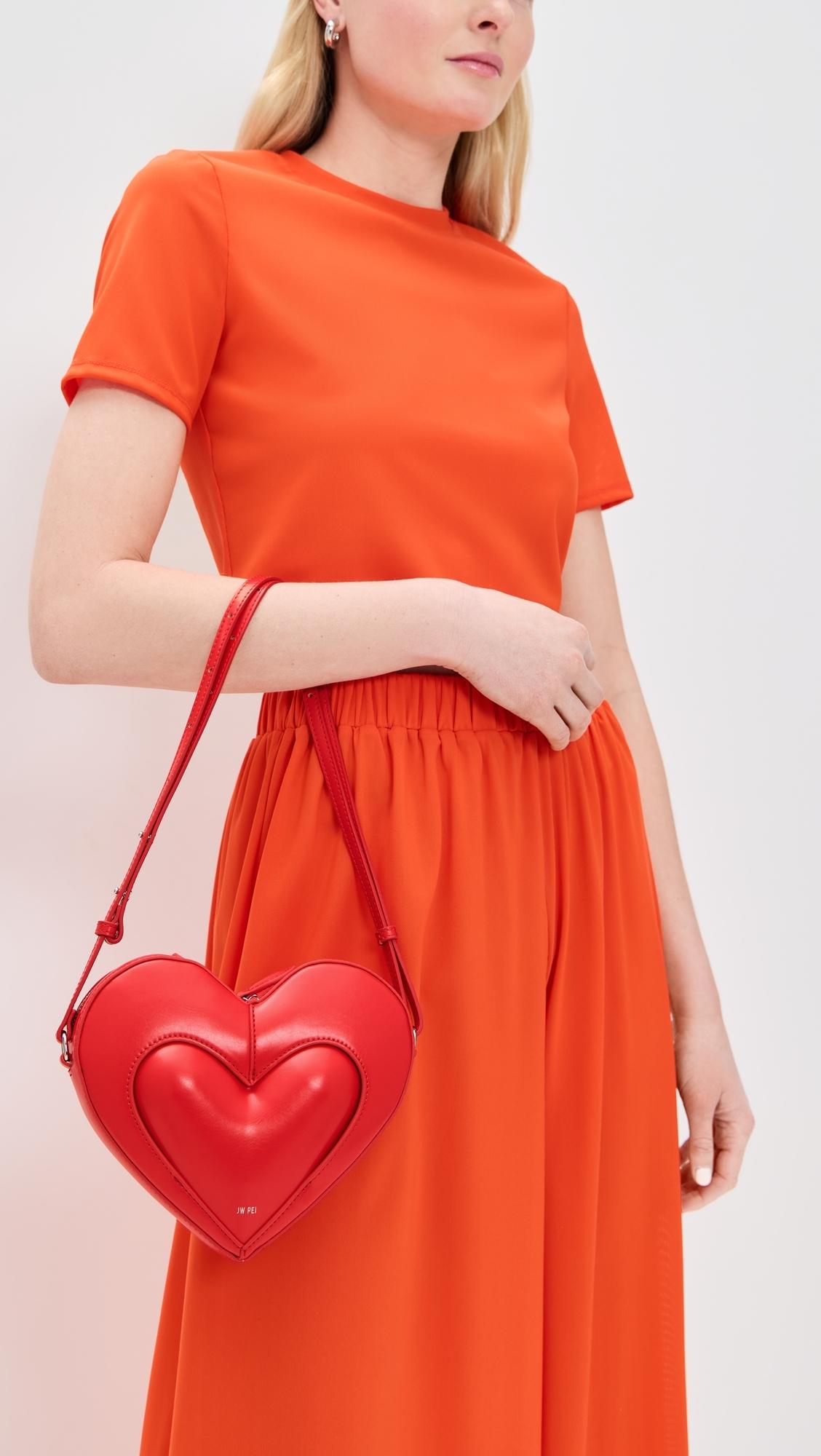 \"JW PEI\" Francisca ハート型 ロゴ ショルダー バッグ JW PEI Women's Francisca Heart Shaped Crossbody Bag - Black