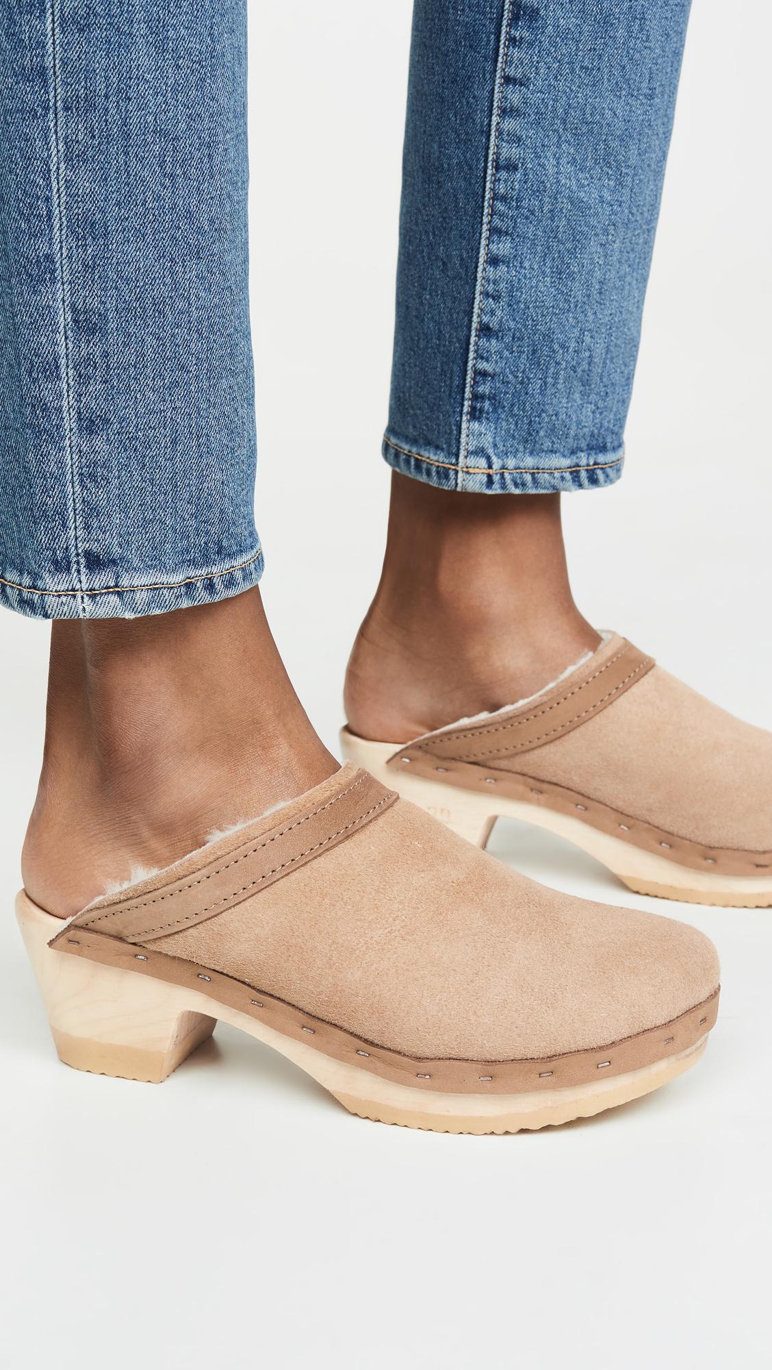 mid heel clogs