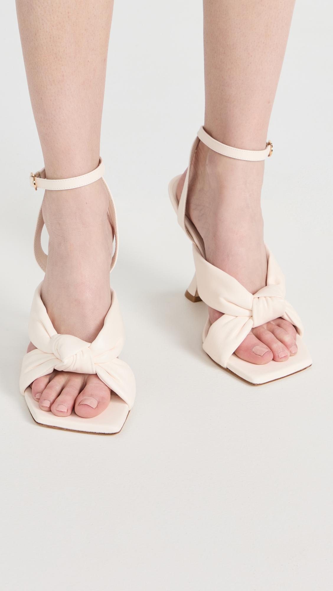 送料無料 スチュアートワイツマン Stuart Weitzman レディース 女性用 シューズ 靴 ヒール Playa Ankle-Strap 100 Knot  Sandal Pistachio 通販