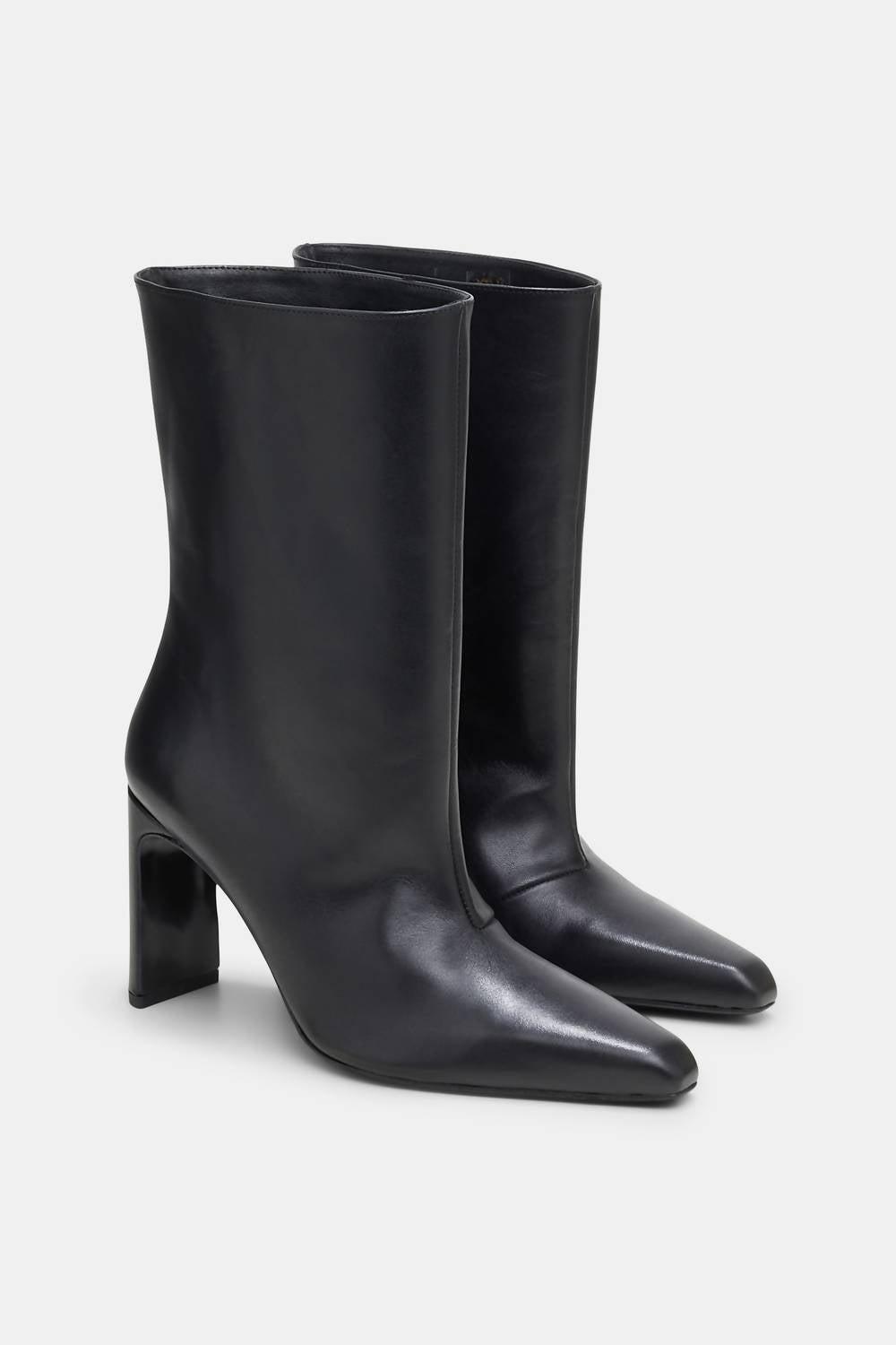 送料関税込★DOROTHEE SCHUMACHER★レザーコンバットブーツ ブラックのスムースレザーを使用したニーハイブーツ、ALIZZE KB 85。