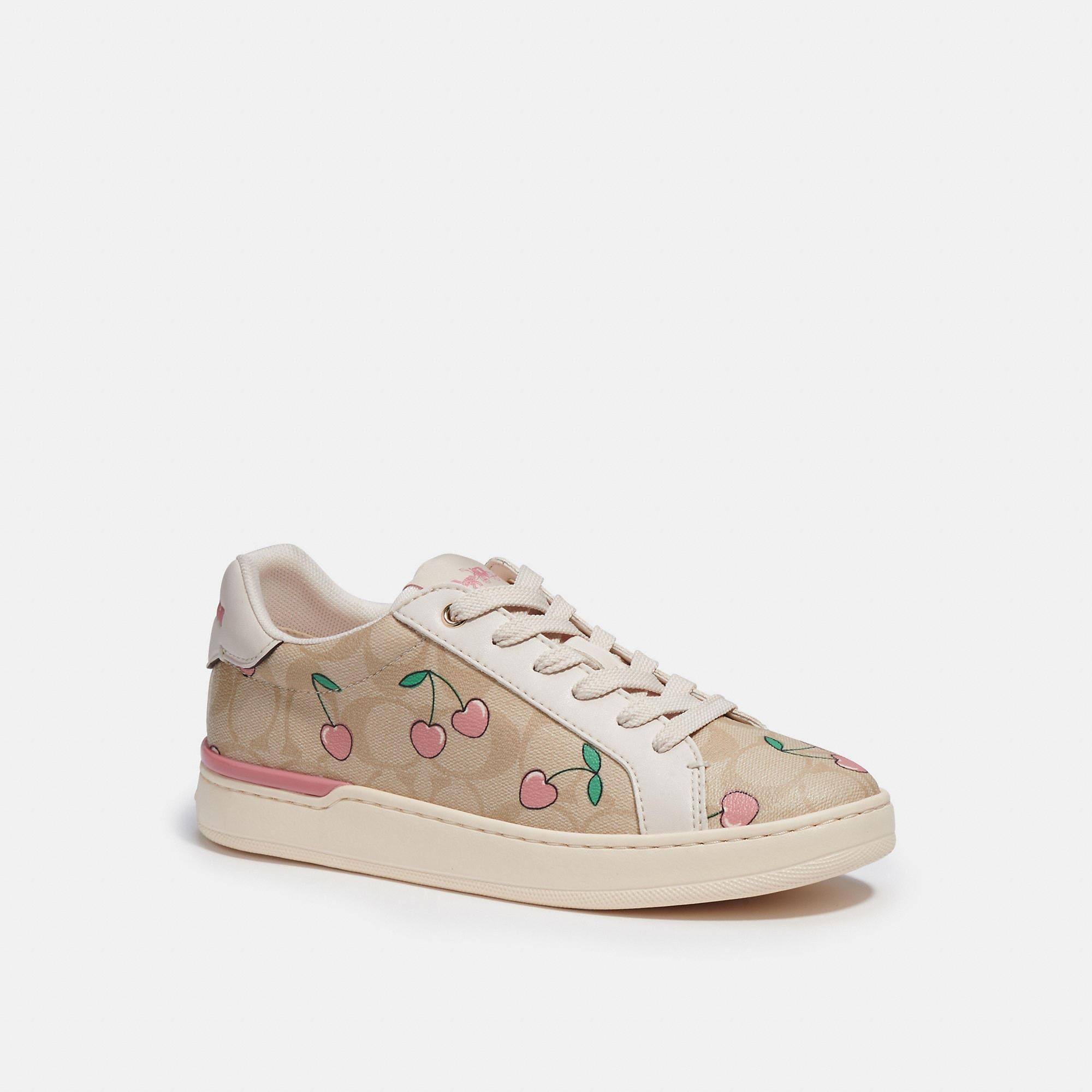 Coach Outlet Clip Low Top Sneaker In Signature Canvas With Heart Cherry  Print in Natural | Lyst