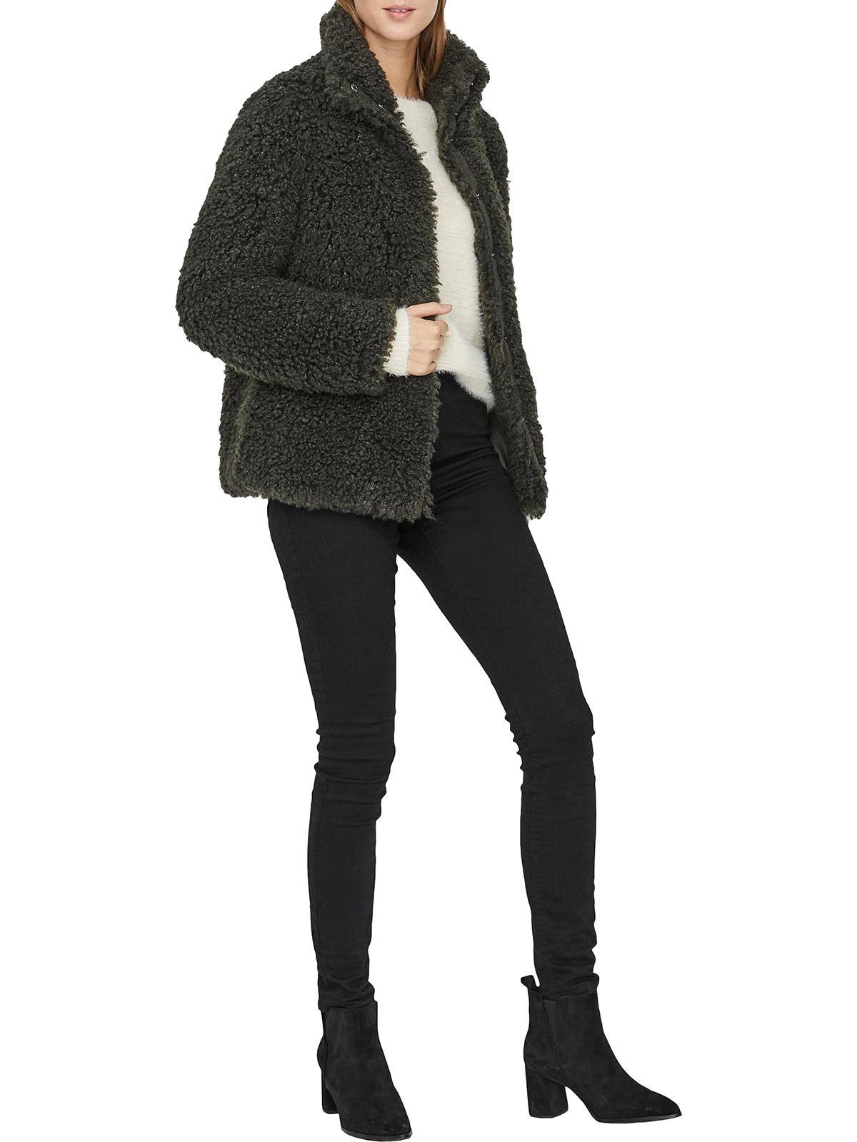 Vero Moda Barry Tiffany Short Teddy Faux Fur Jacket in Black | Lyst