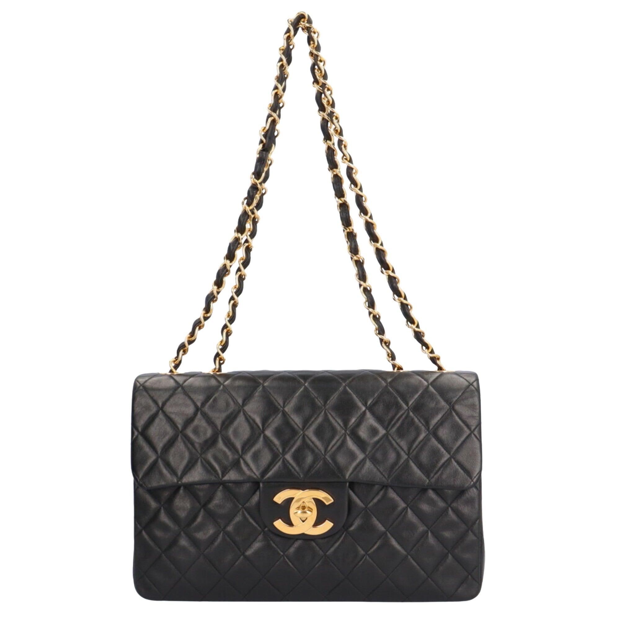 Chanel Timeless Leather Shoulder Bag (pre-owned) in Black