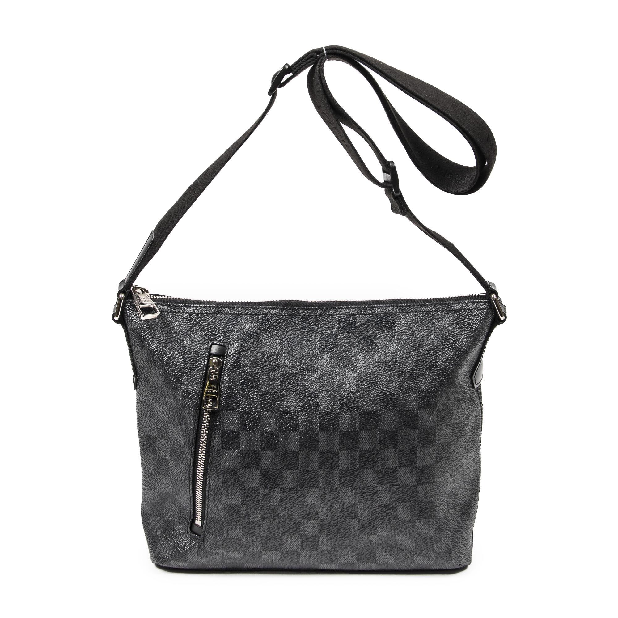 Louis Vuitton 2013 Pre-owned District mm Shoulder Bag - Brown