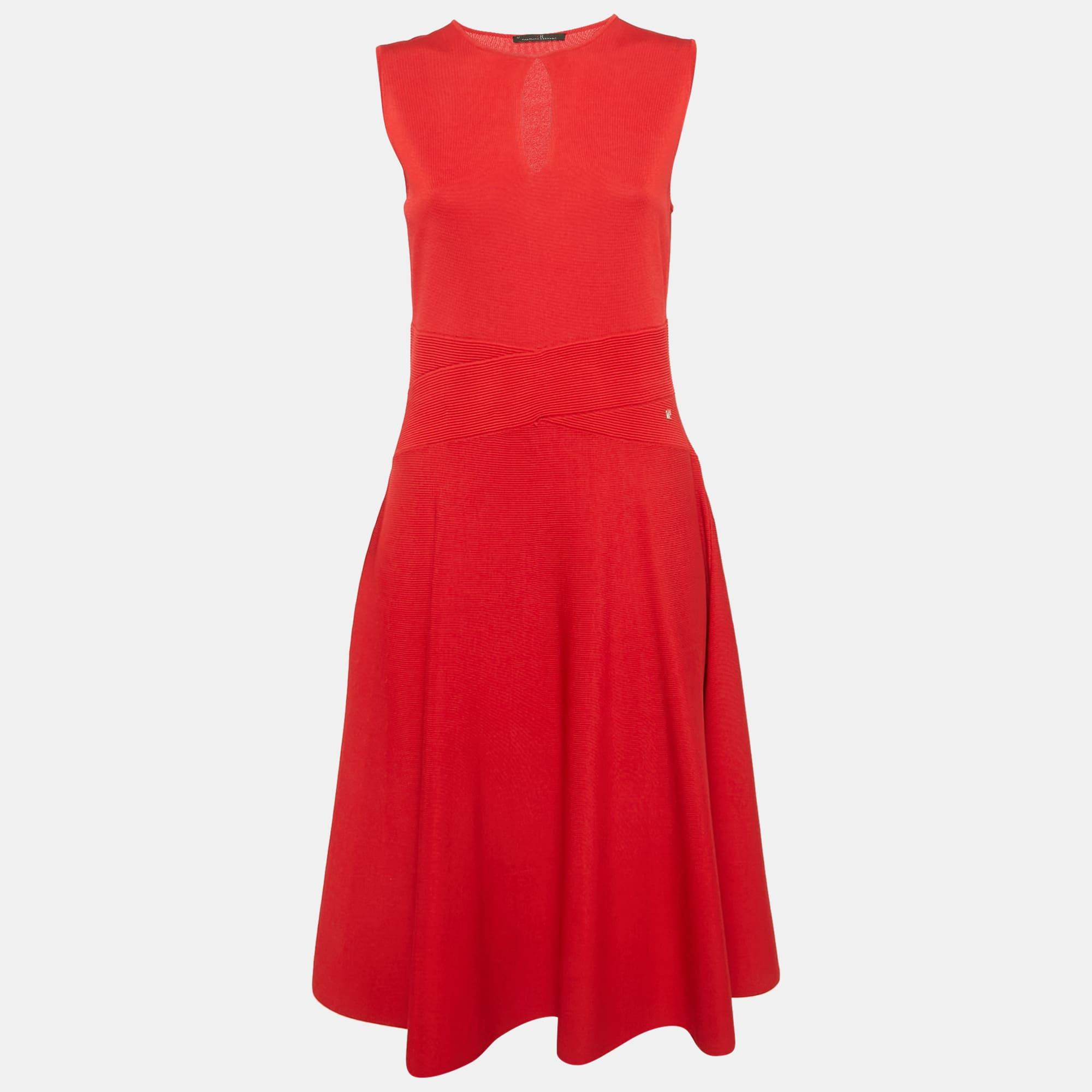 sachin and babi light blue dress Designer: Carolina Herrera, a favorite of Jackie Kennedy Onassis, designed  the dress. Groom's Attire: Edwin Schlossberg's navy blue linen suit was  designed by Willi Smith. Significance: The gown featured a drop waist