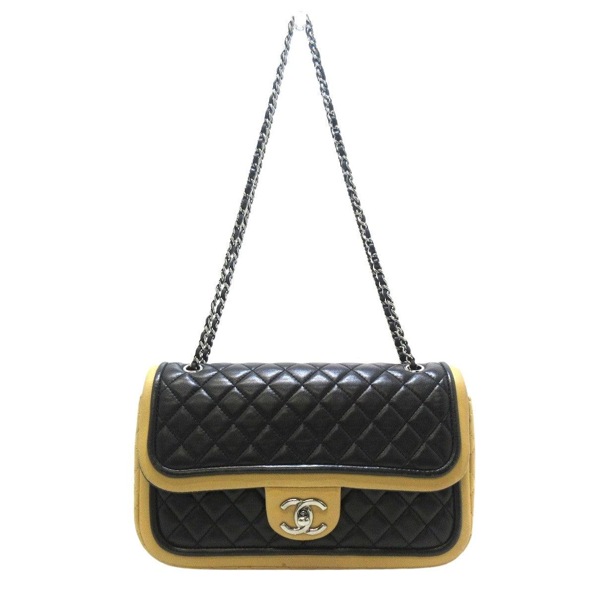 Chanel Single Flap Leather Shoulder Bag (pre-owned) in Black