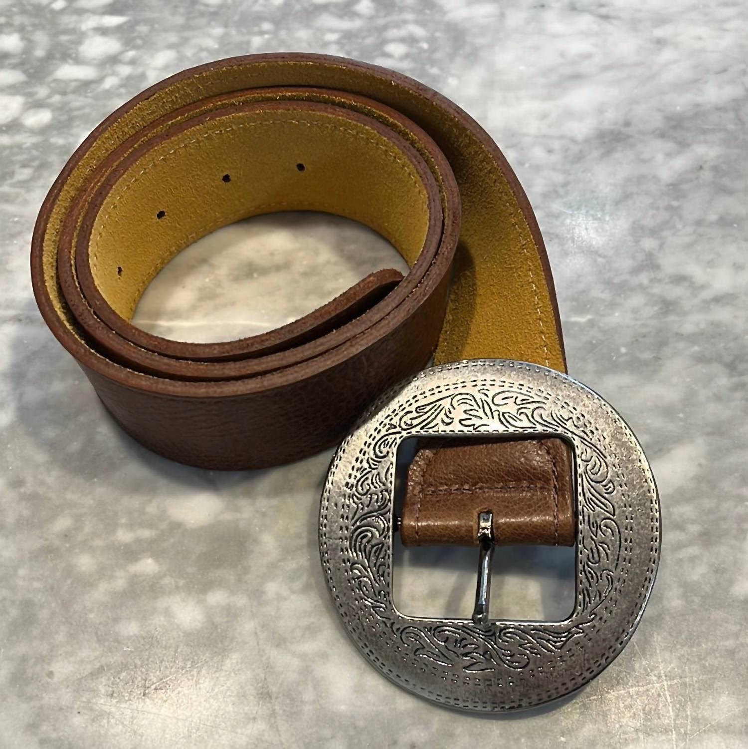 Kim White Handbags & Belts Western Circle Buckle Belt in  display picture 3
