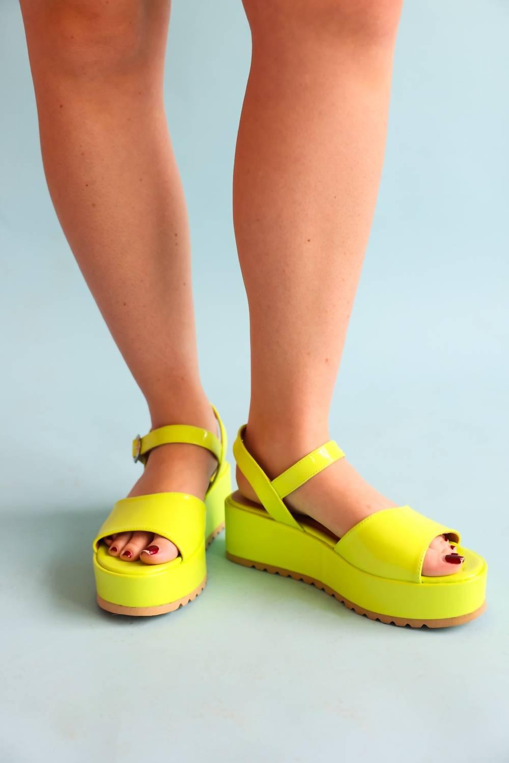 Chinese Laundry Flat sandals for Women Online Sale up to 26% off