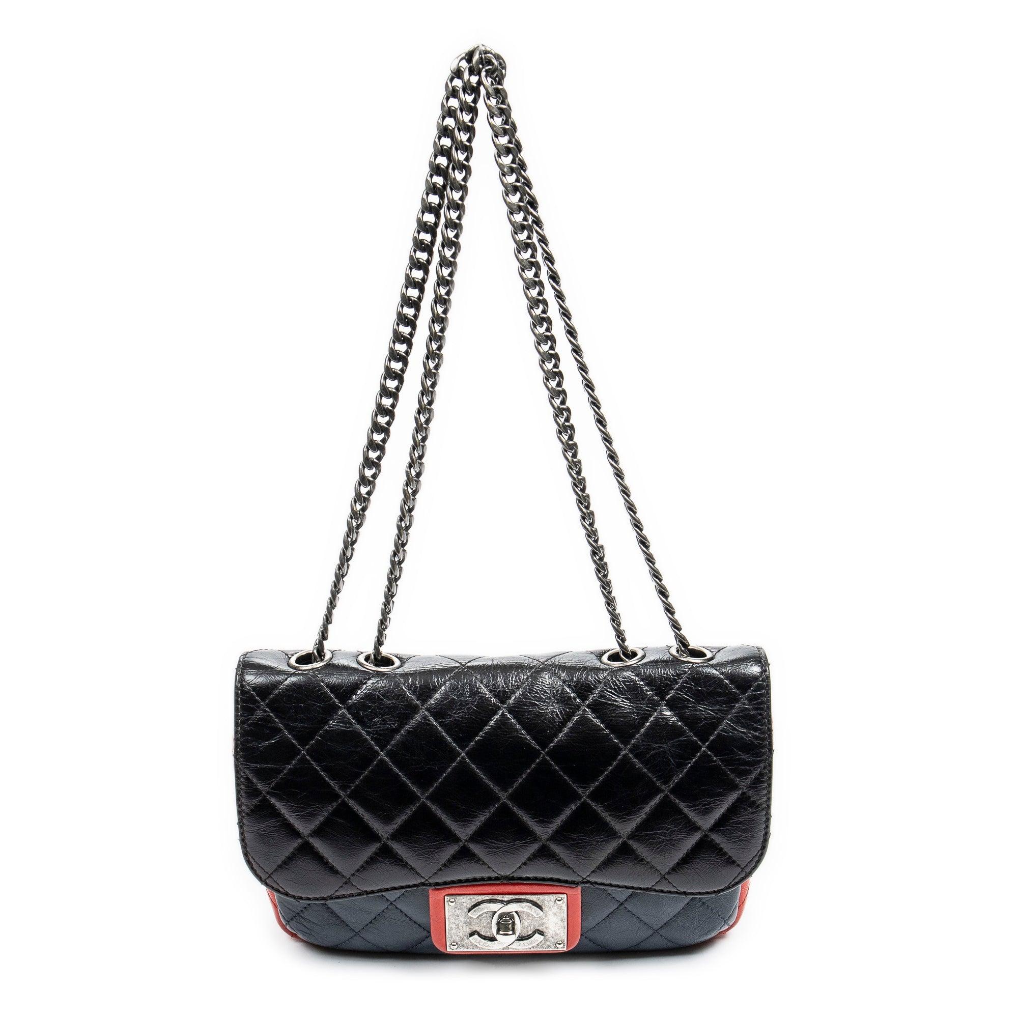 Chanel Cc Tricolor Plate Flap in Black