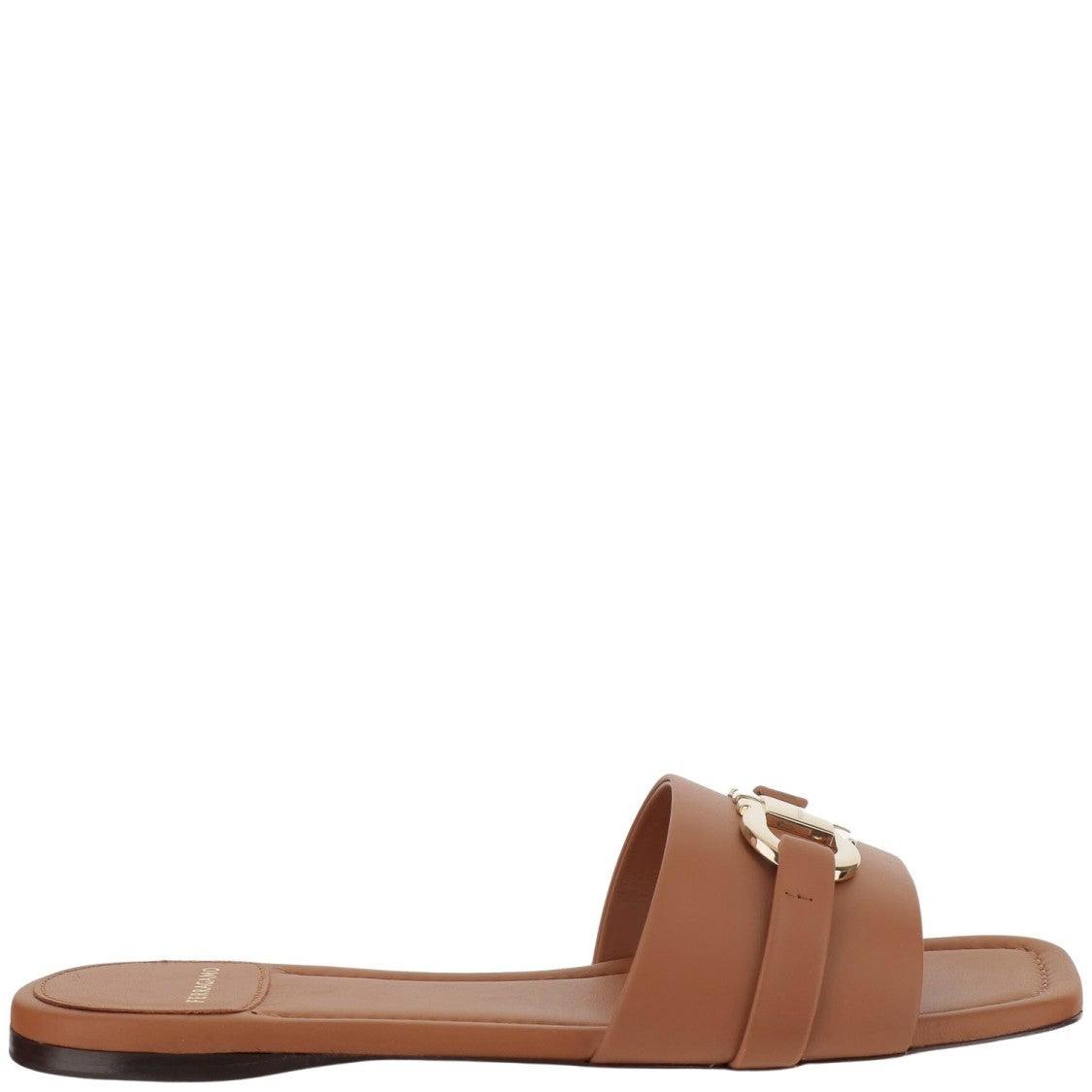 サンダル・ミュール Ferragamo Leather Flat Sandals With Logo Ferragamo Leather Flat Sandals With Logo | italist
