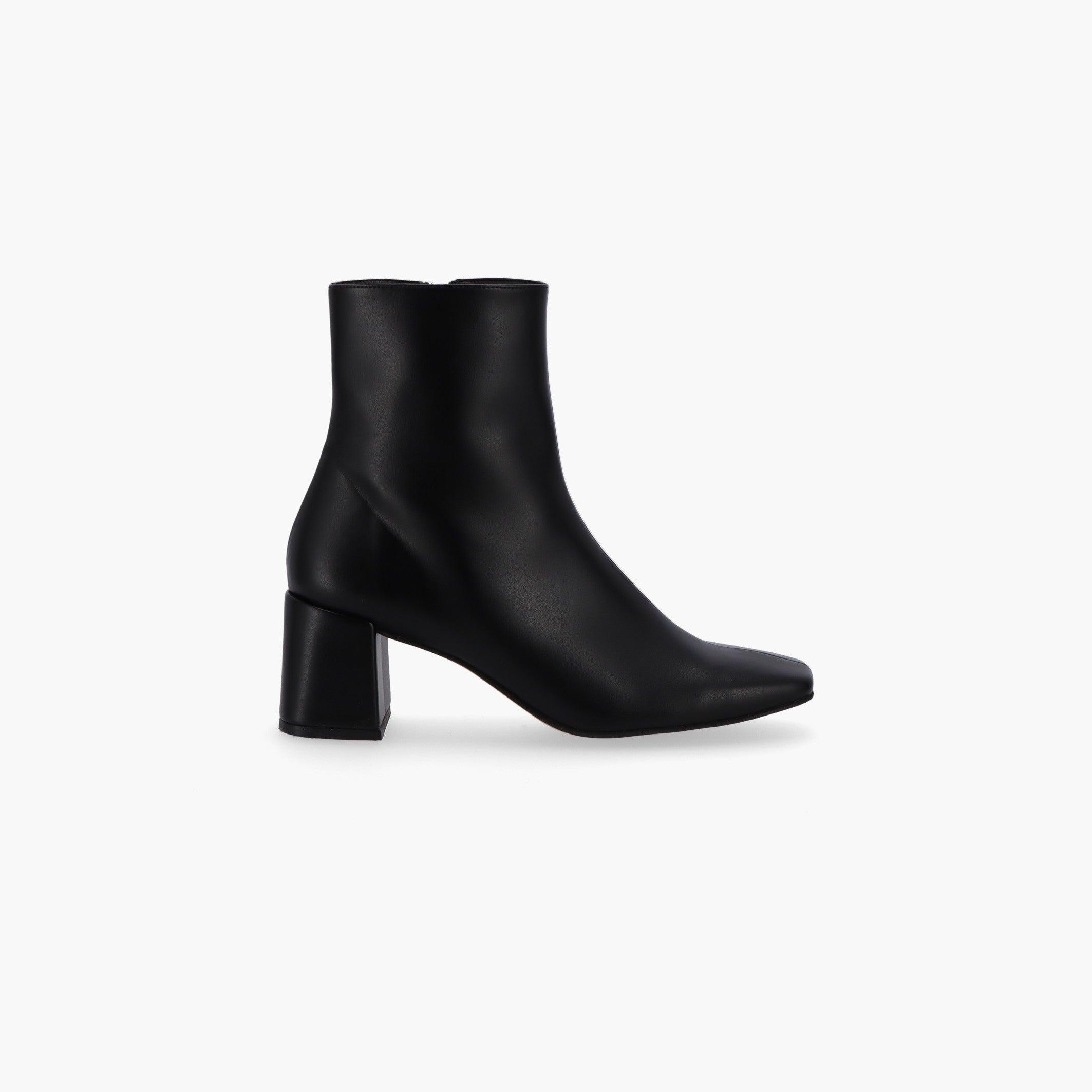 ALOHAS☆Watercolor ビーガンレザーアンクルブーツ 3色 ALOHAS Watercolor Vegan Black Ankle Boots — Becoming Carmen