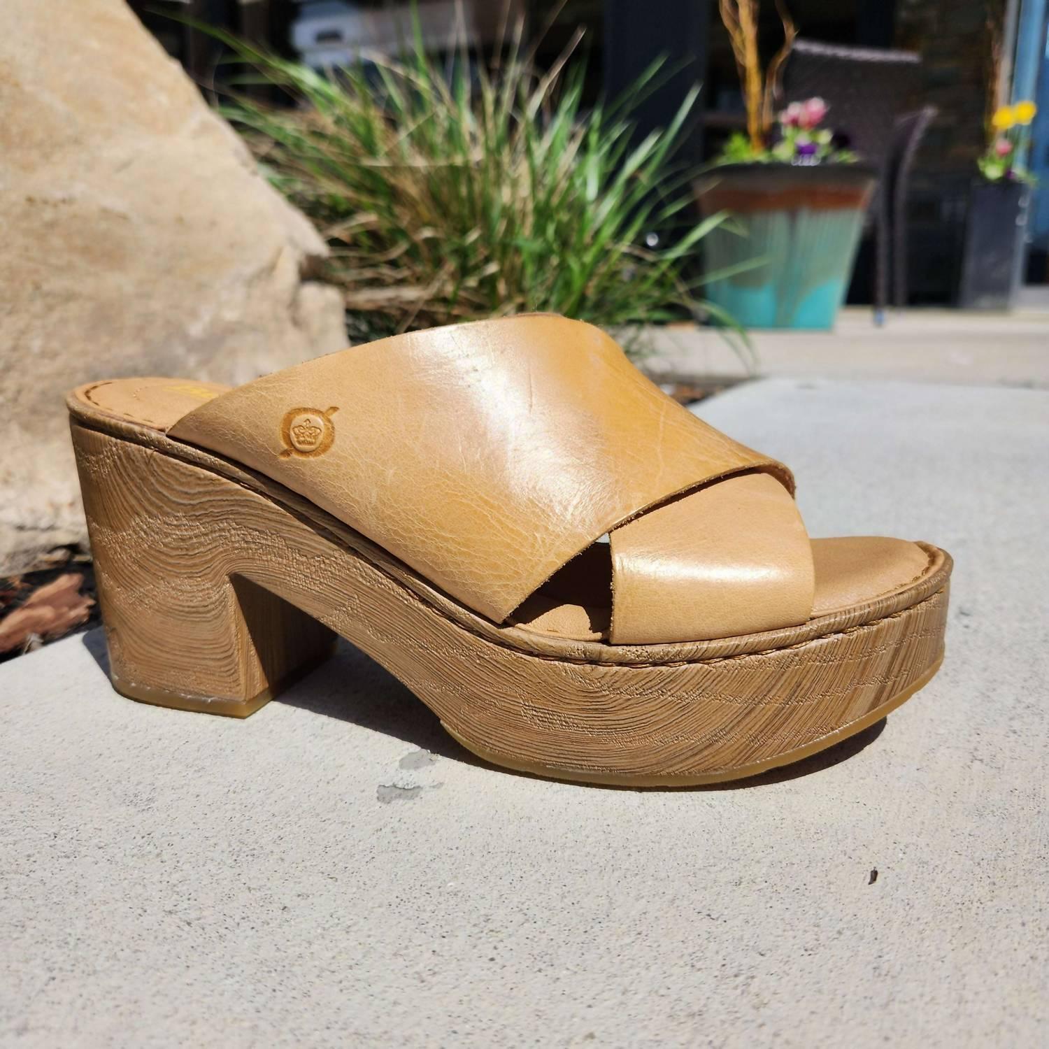 Born Pavia Sandals In Nude in Green Lyst