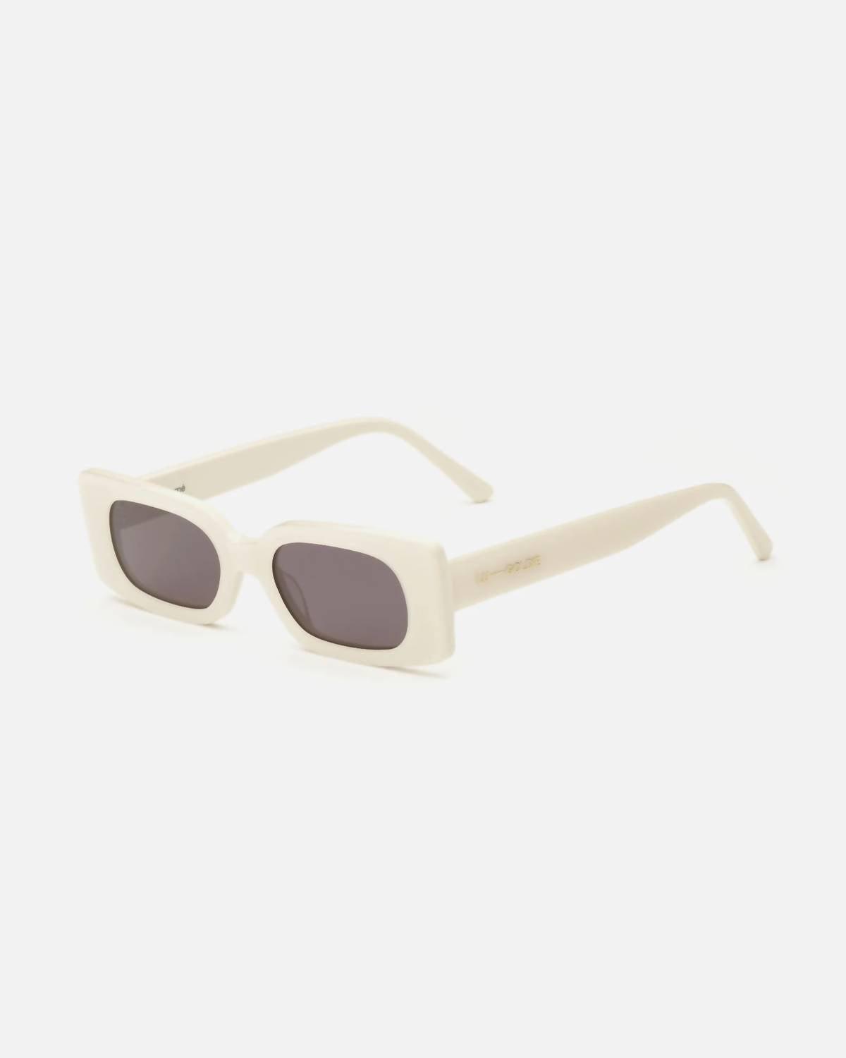 Lu Goldie Sunglasses with White Case GOLDIE WHITE-Vintage sunglasses | Charly Therapy main image 4