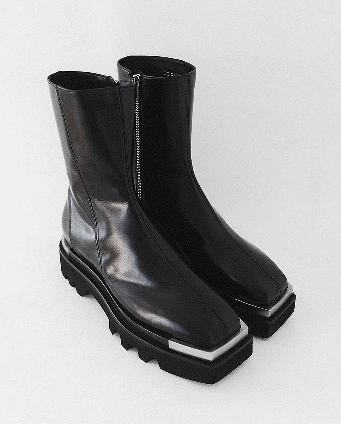 boots with metal tip