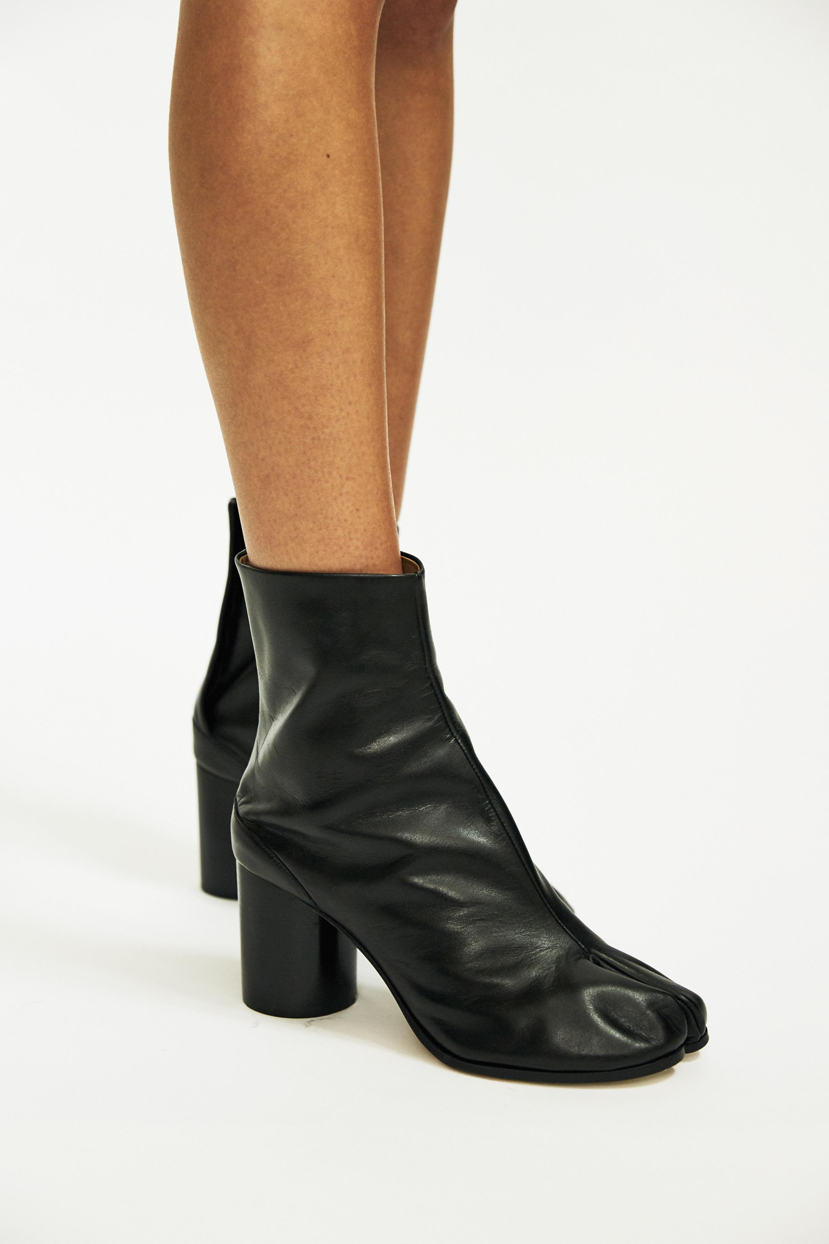 Maison Margiela Leather Tabi Ankle Boots in Black | Lyst