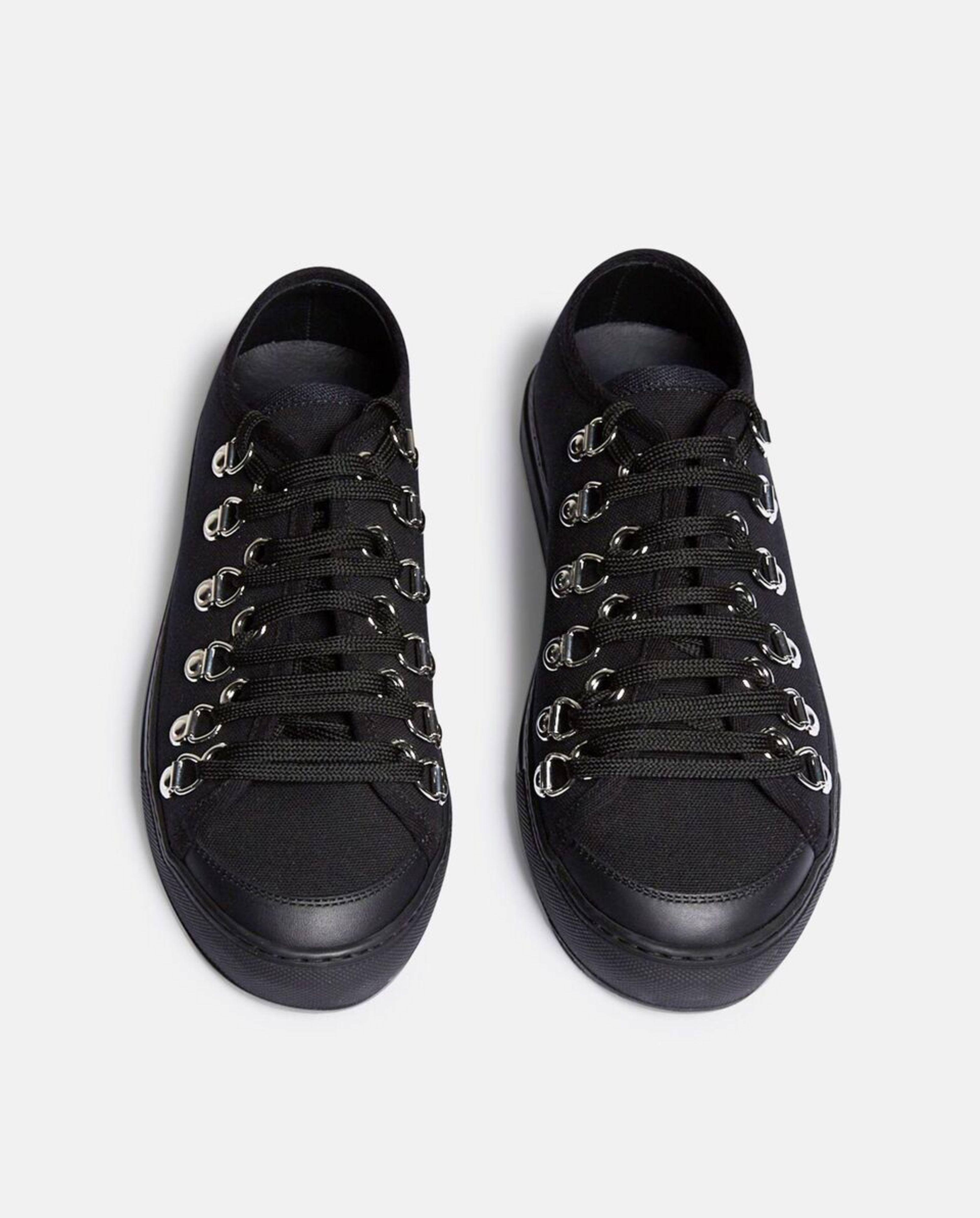 Low canvas trainers Clearance