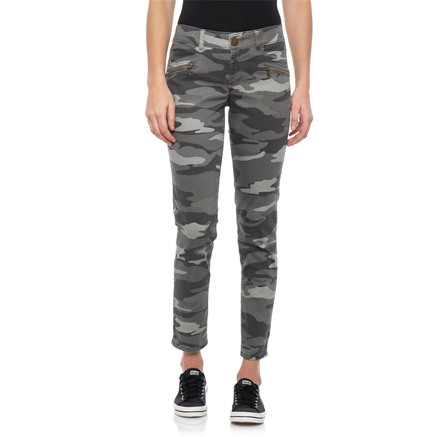 Democracy Women/'s Sage Camouflage Print Cuffed Hem Cropped Jeans Pants