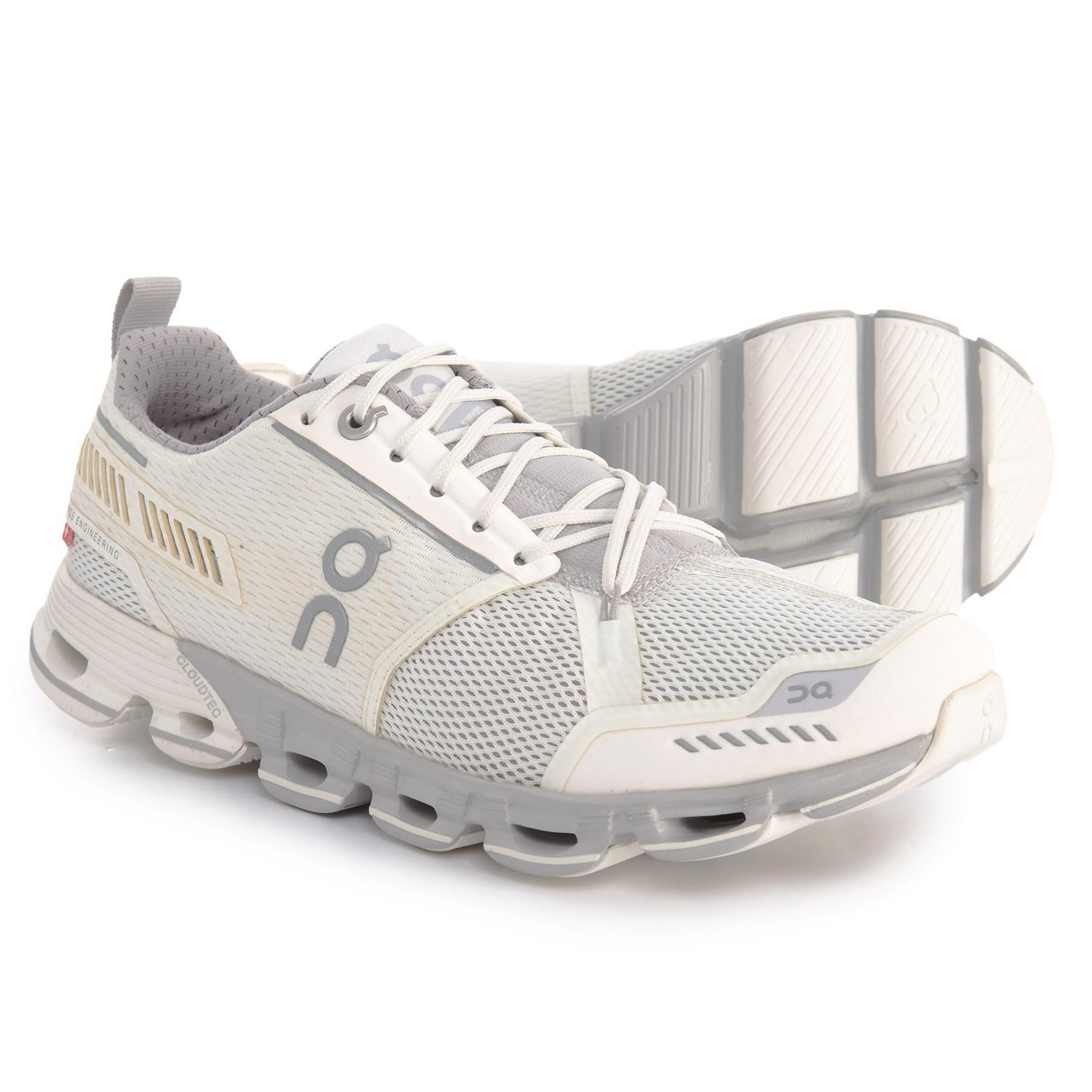 women's on cloudflyer running shoes