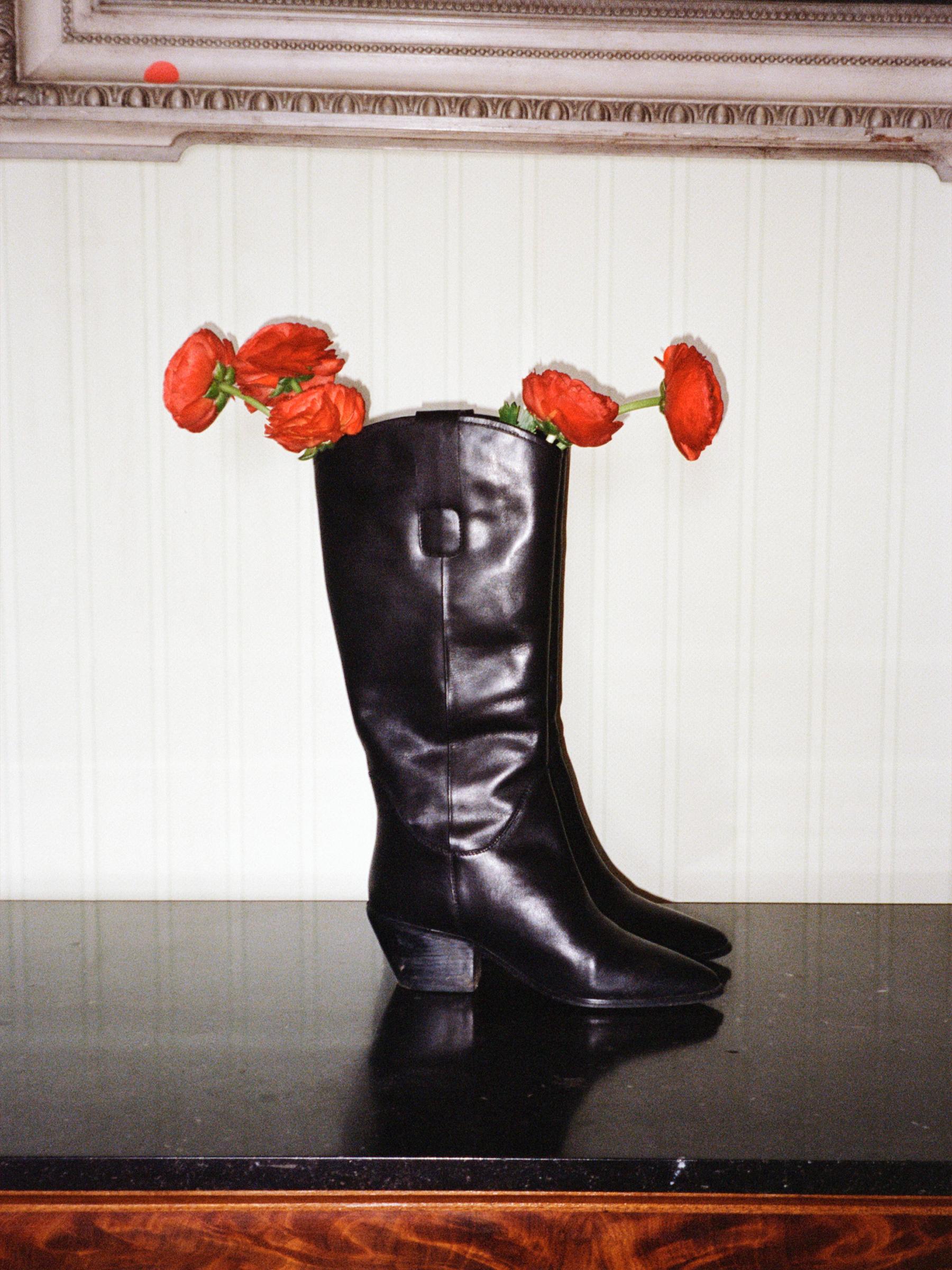 Sisley boots 2025