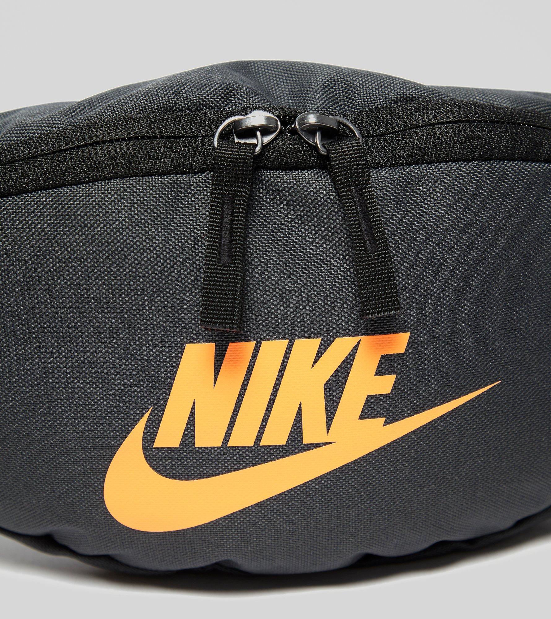Nike Heritage Bum Bag in Black - Lyst