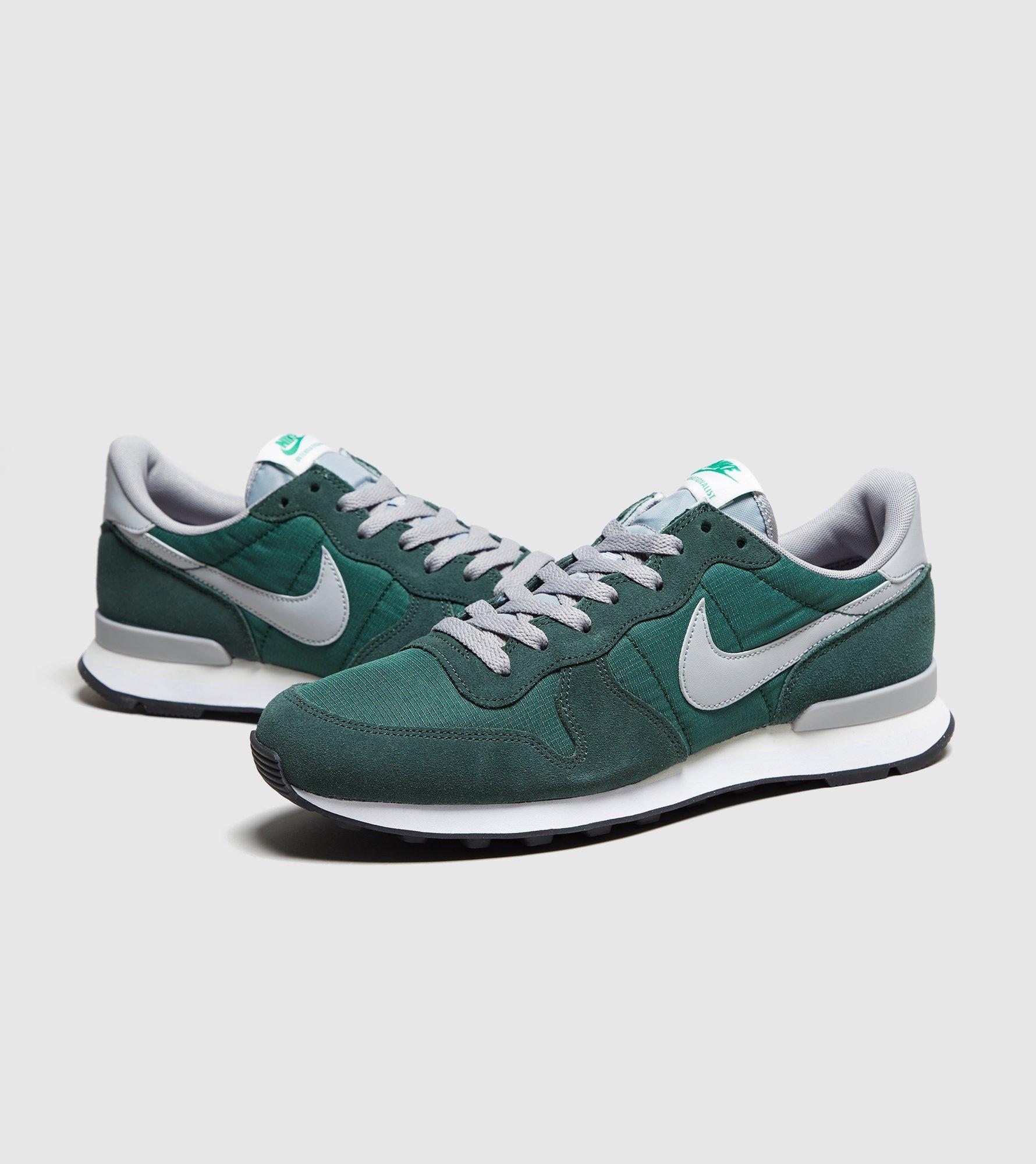 mens green nike sneakers