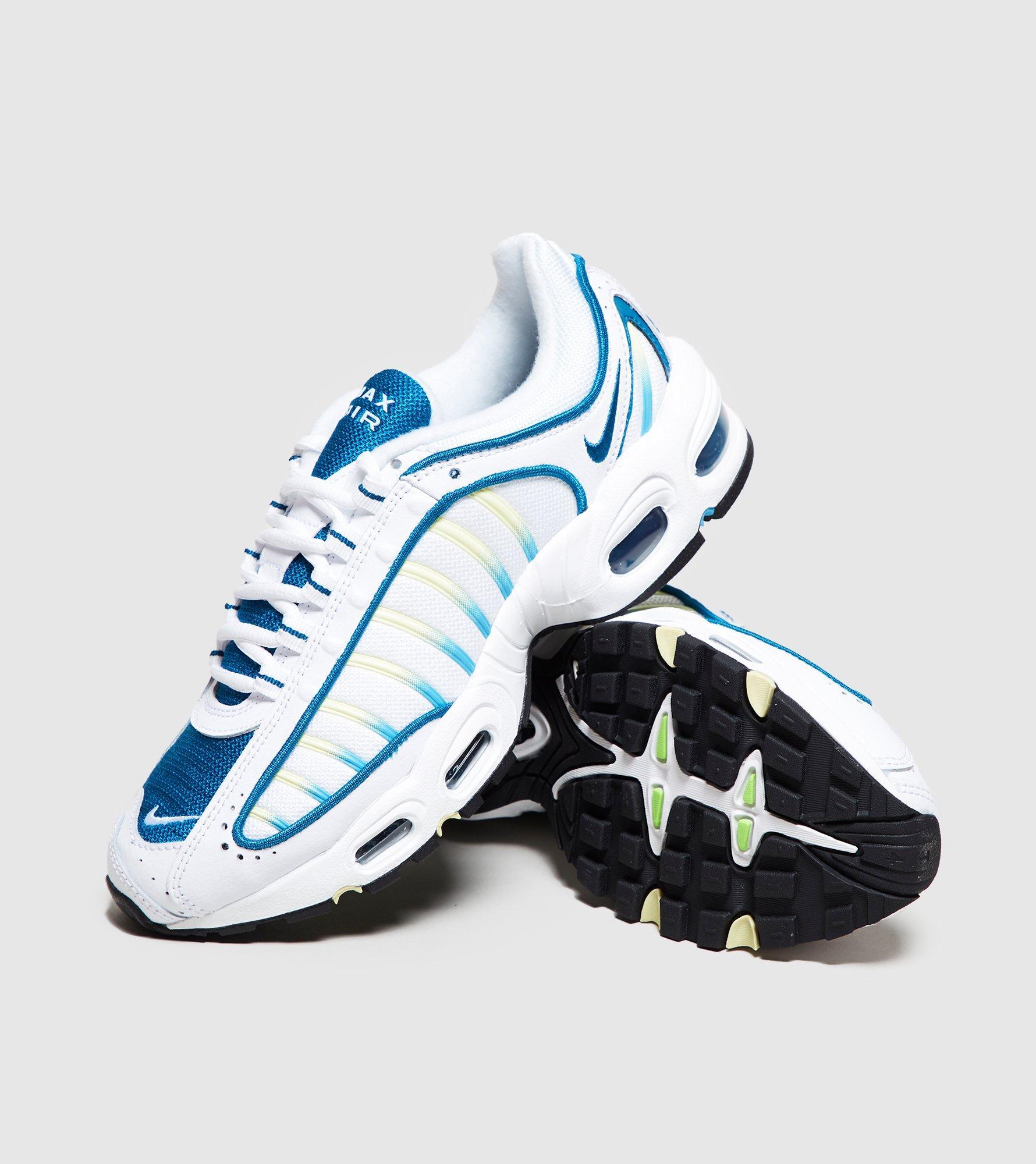 women's nike tailwind 4