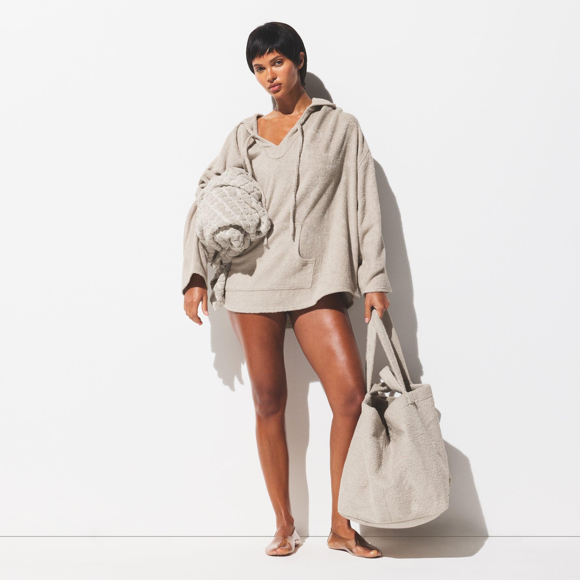 skims ミニトート Skims Jumbo Tote in White | Lyst