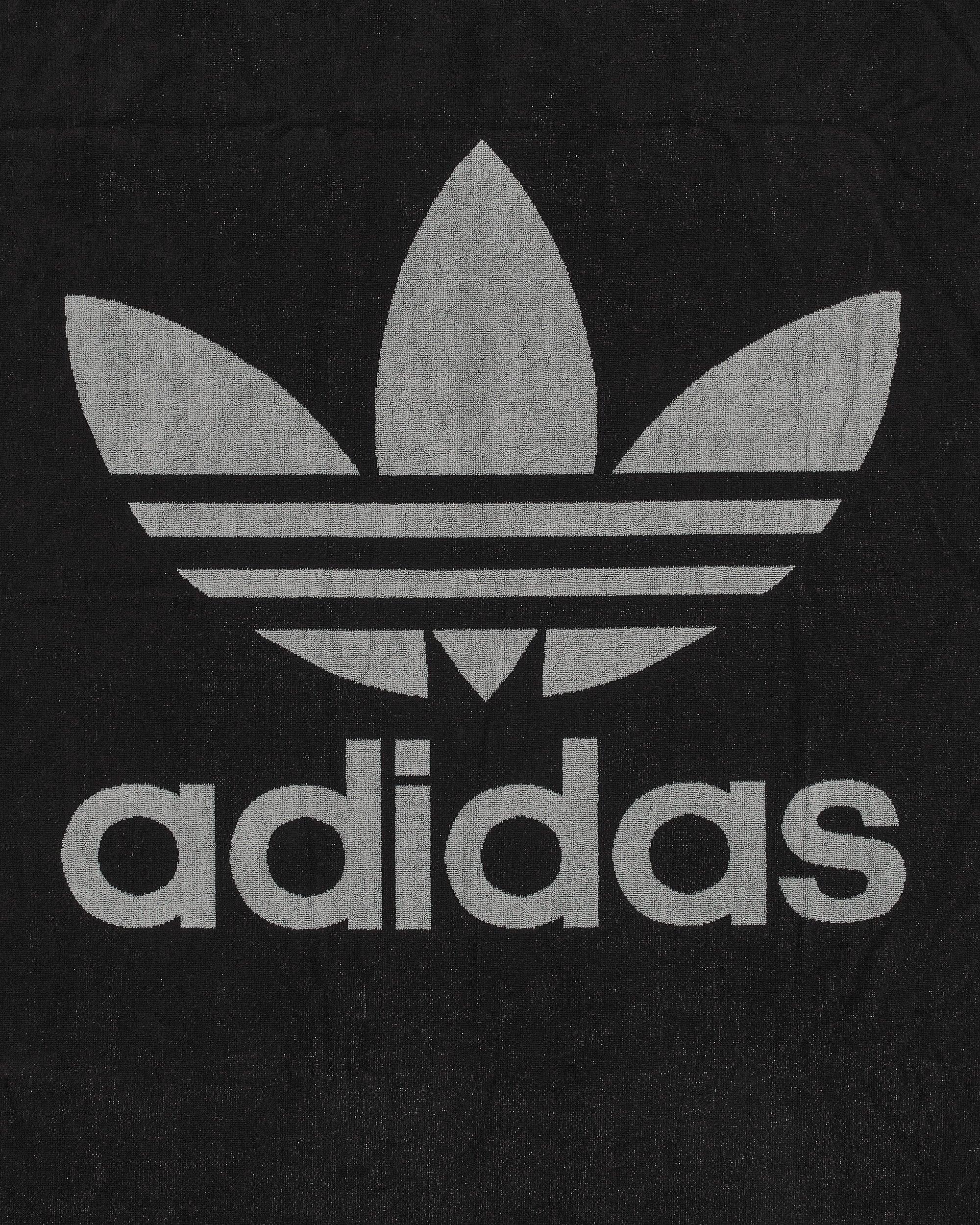 adidas black t shirt roblox