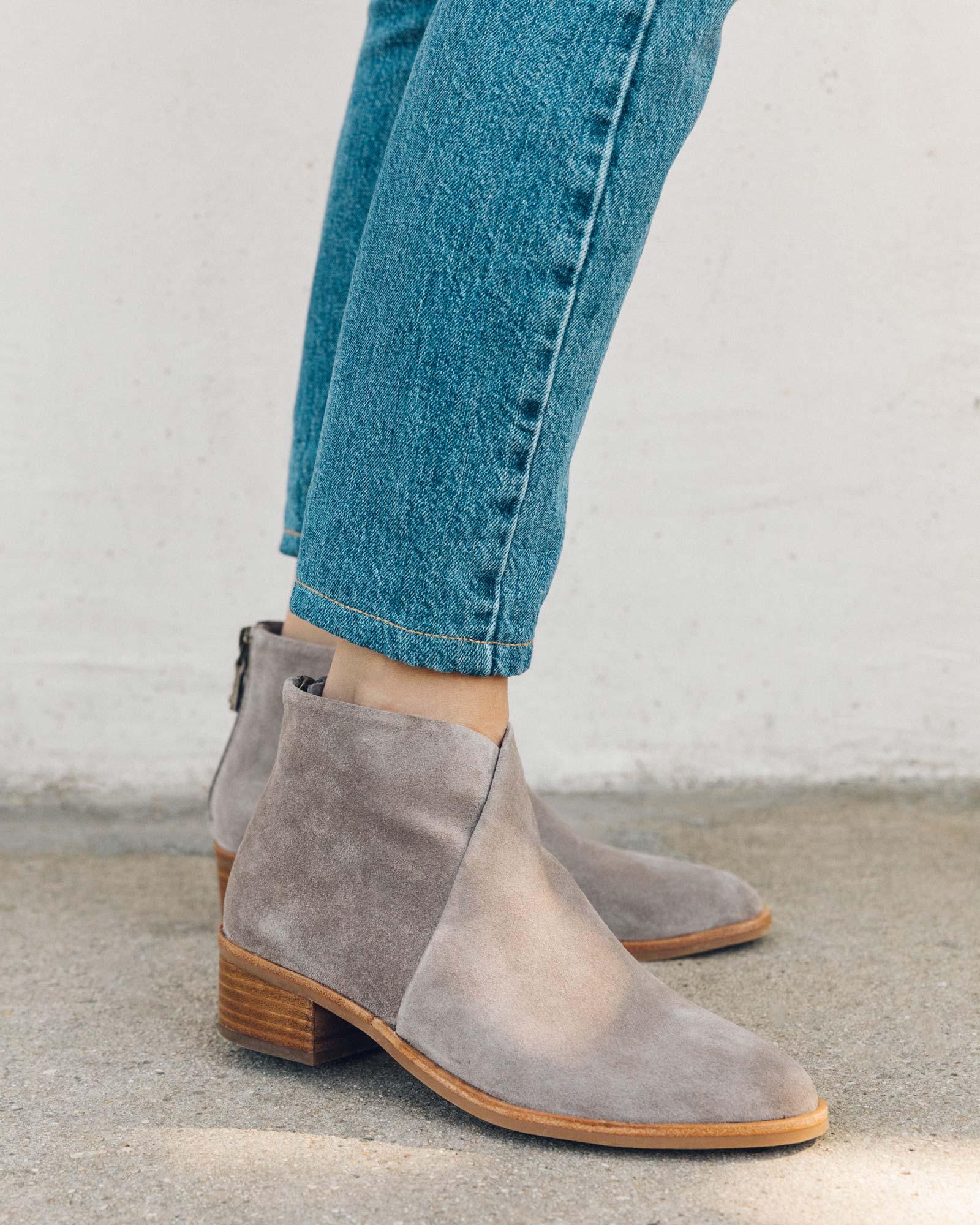 soludos venetian bootie