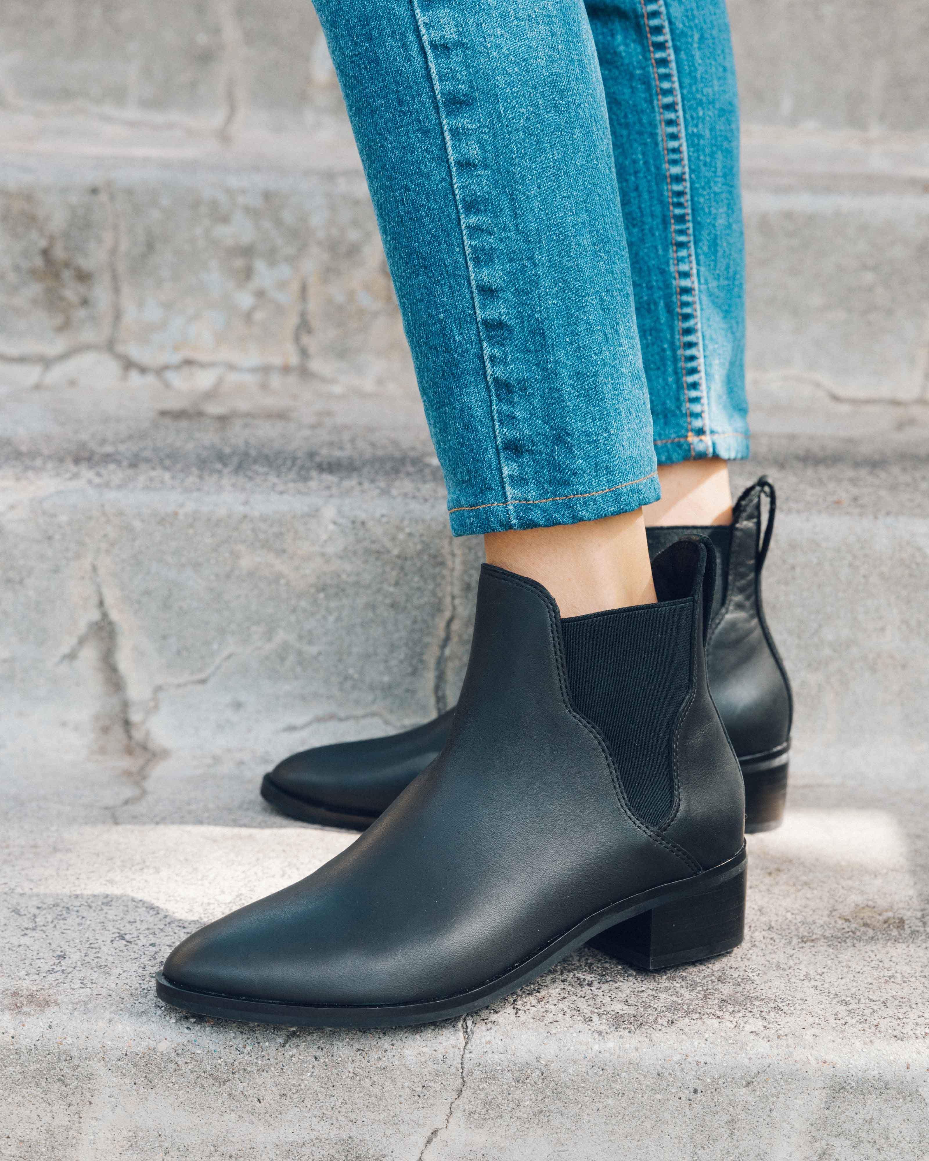 soludos chelsea boot