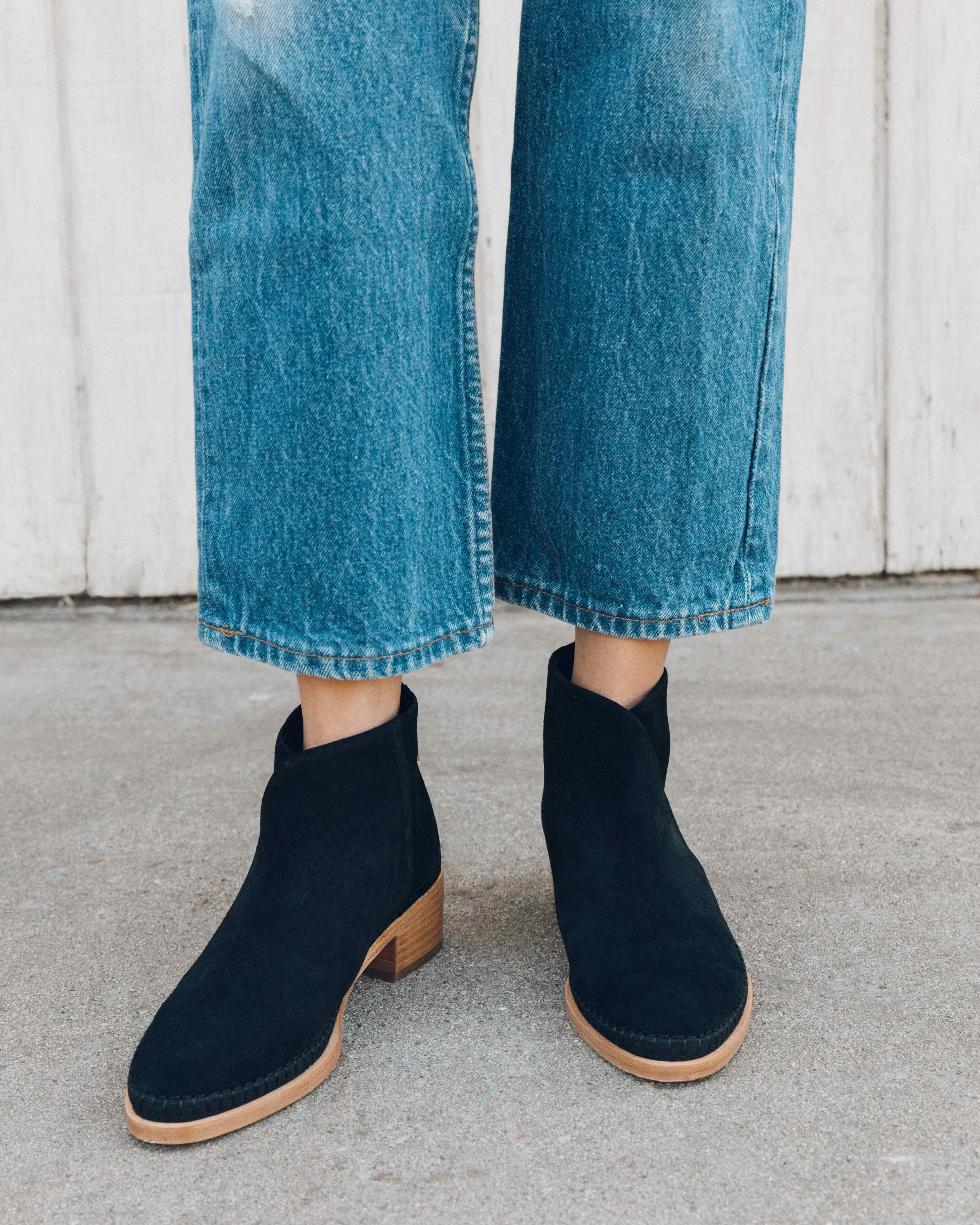 soludos venetian bootie